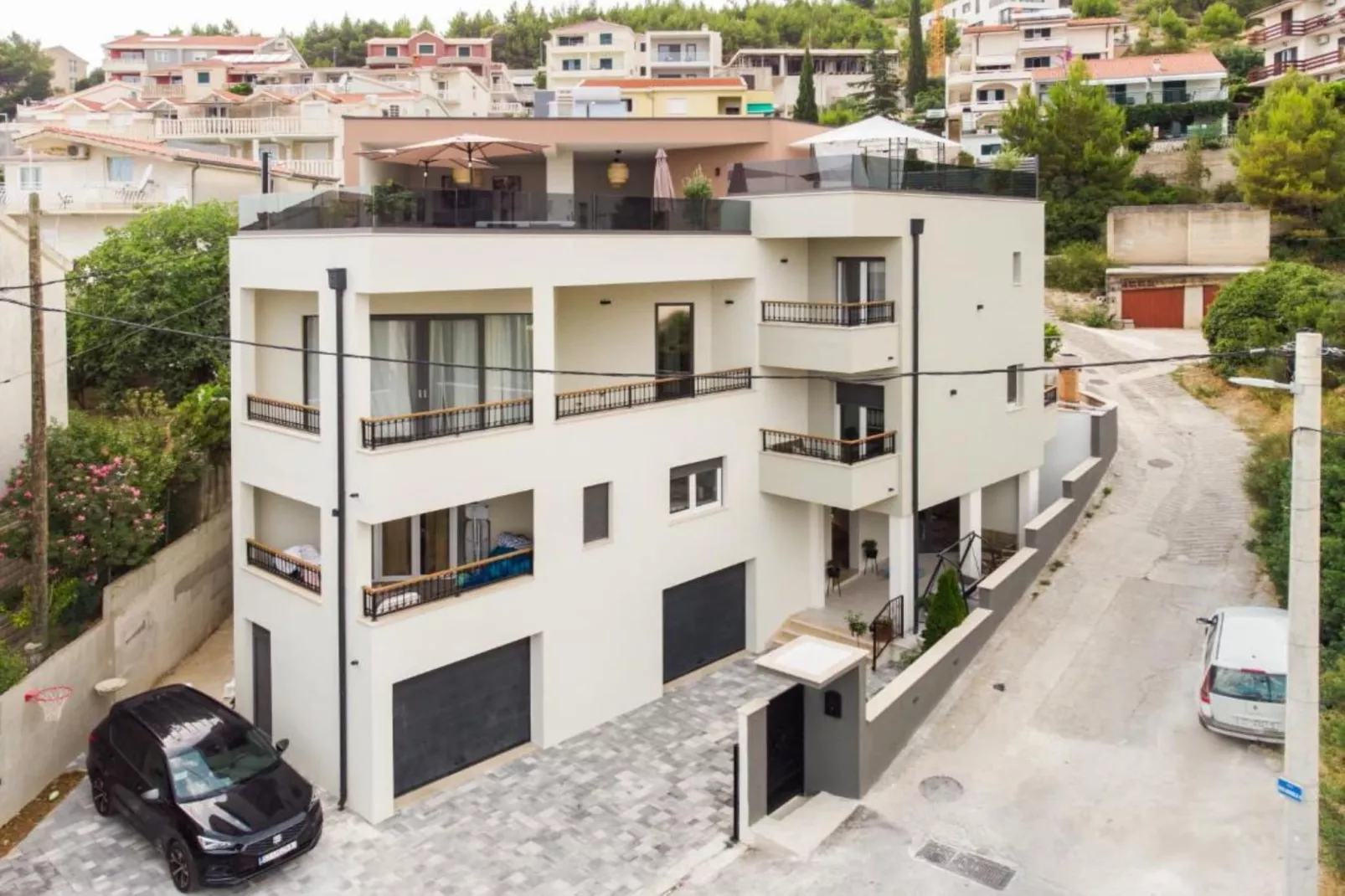 Three-Bedroom Penthouse Apartment-Buitenlucht