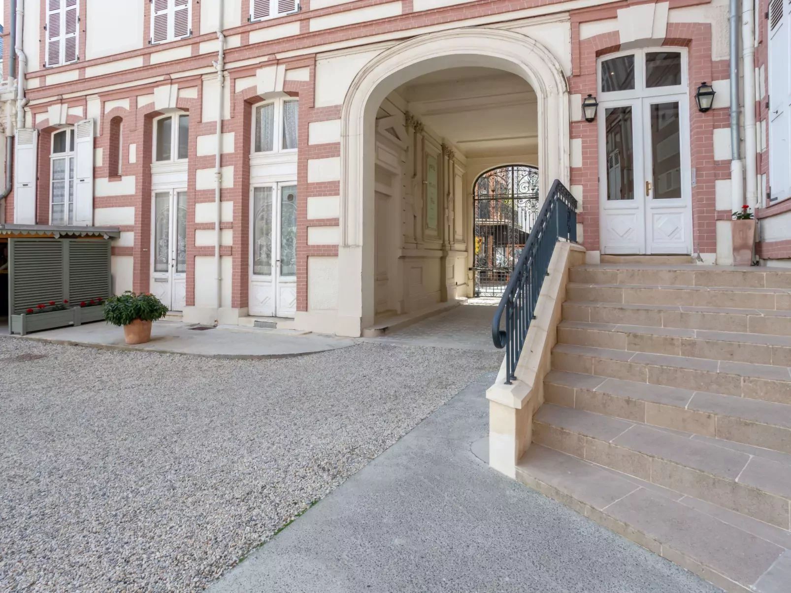 L'hôtel de Paris-Buiten