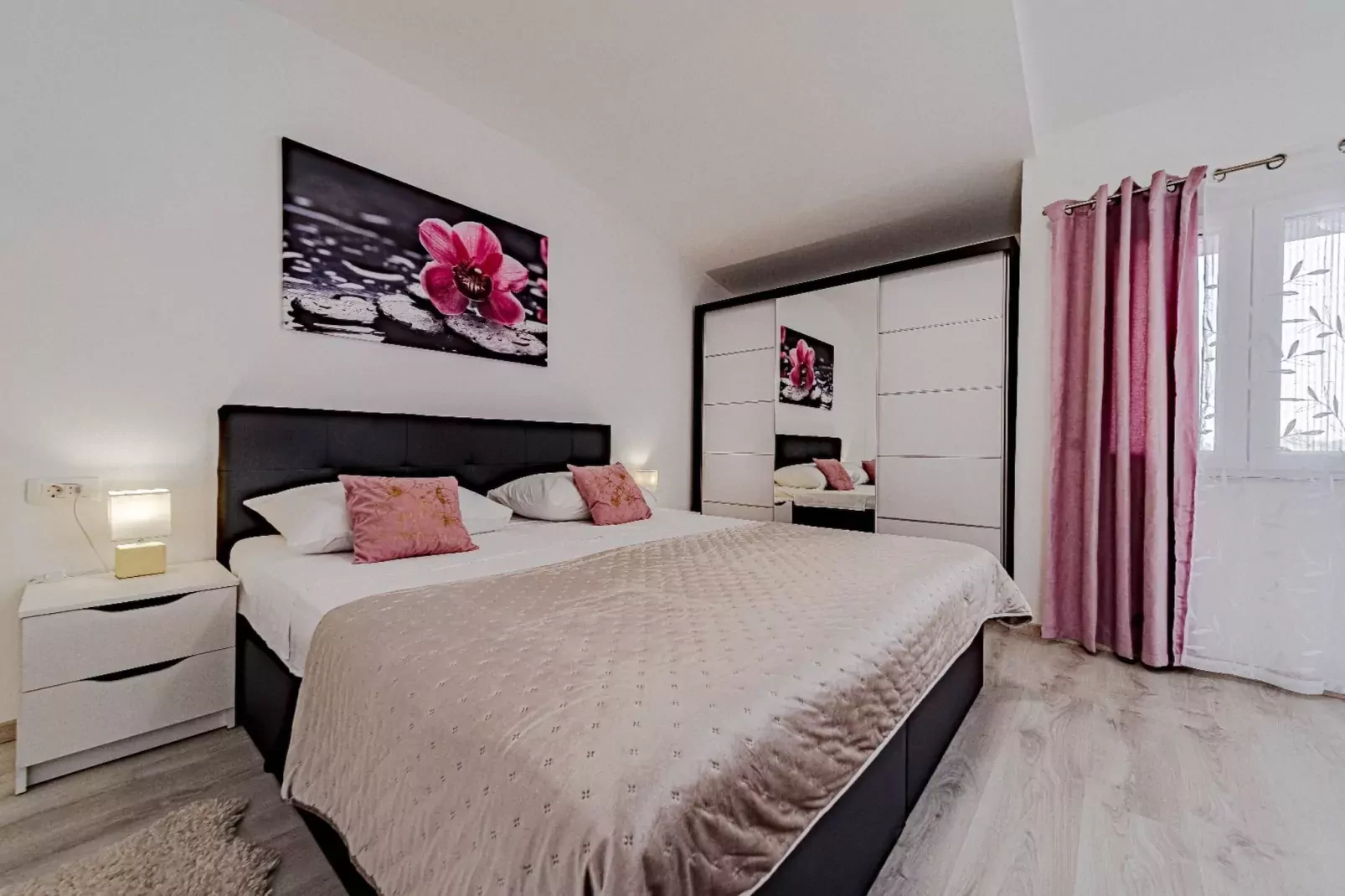 Stone House Blaca - Two Bedroom Stone House with Terrace and Sea View-Slaapkamer