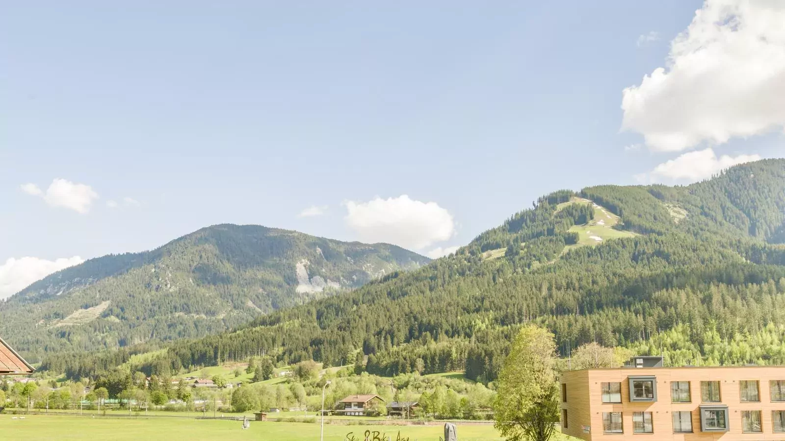 Next To The Ski Lift A 3 und A 4-Uitzicht zomer