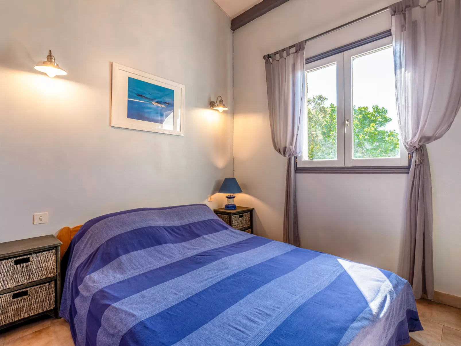 Le petit cabanon gris-Binnen