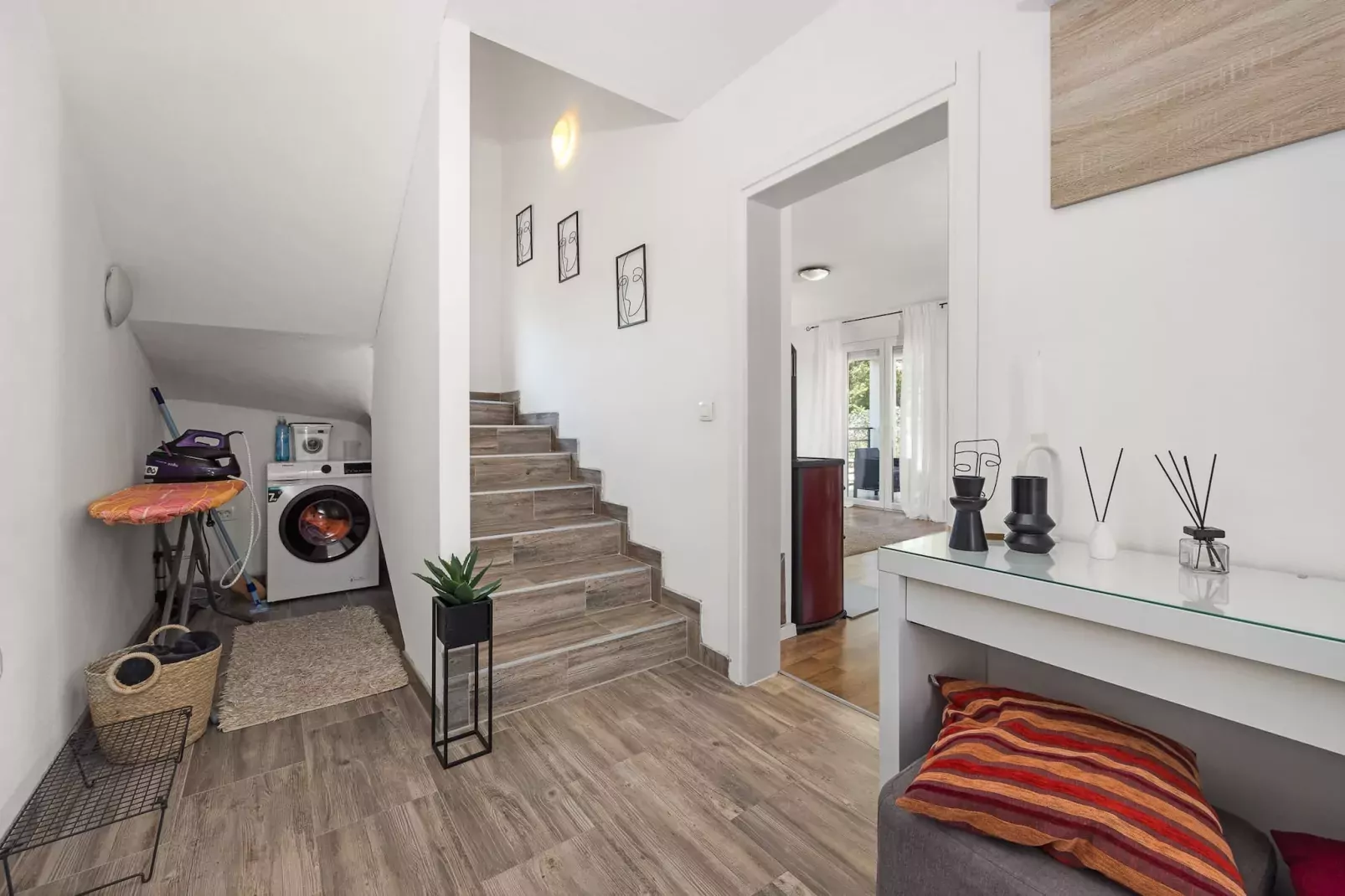 Villa Jakov with Private Pool-Overloop