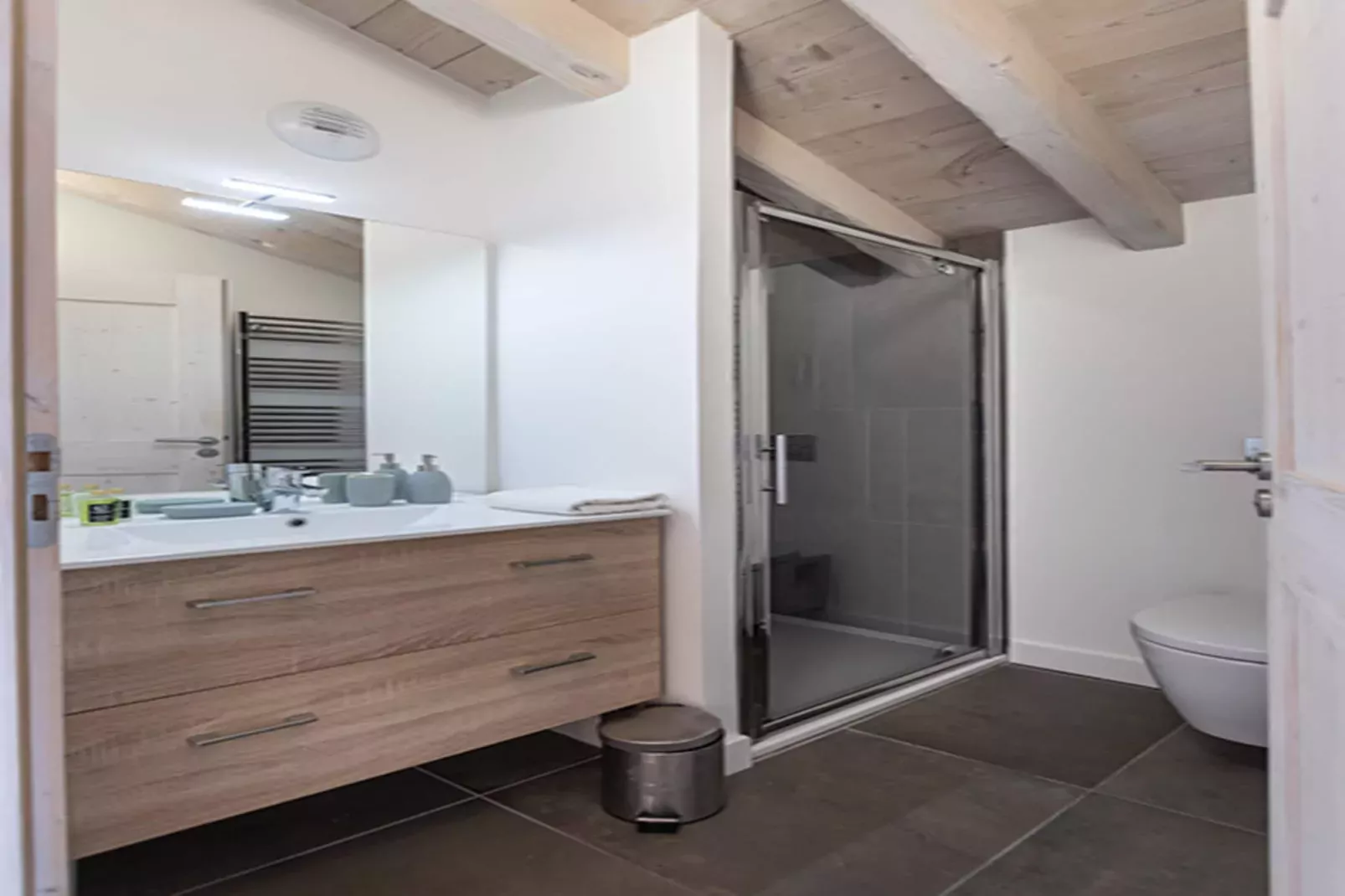 Le Hameau de barthelemy-A38P-Badkamer