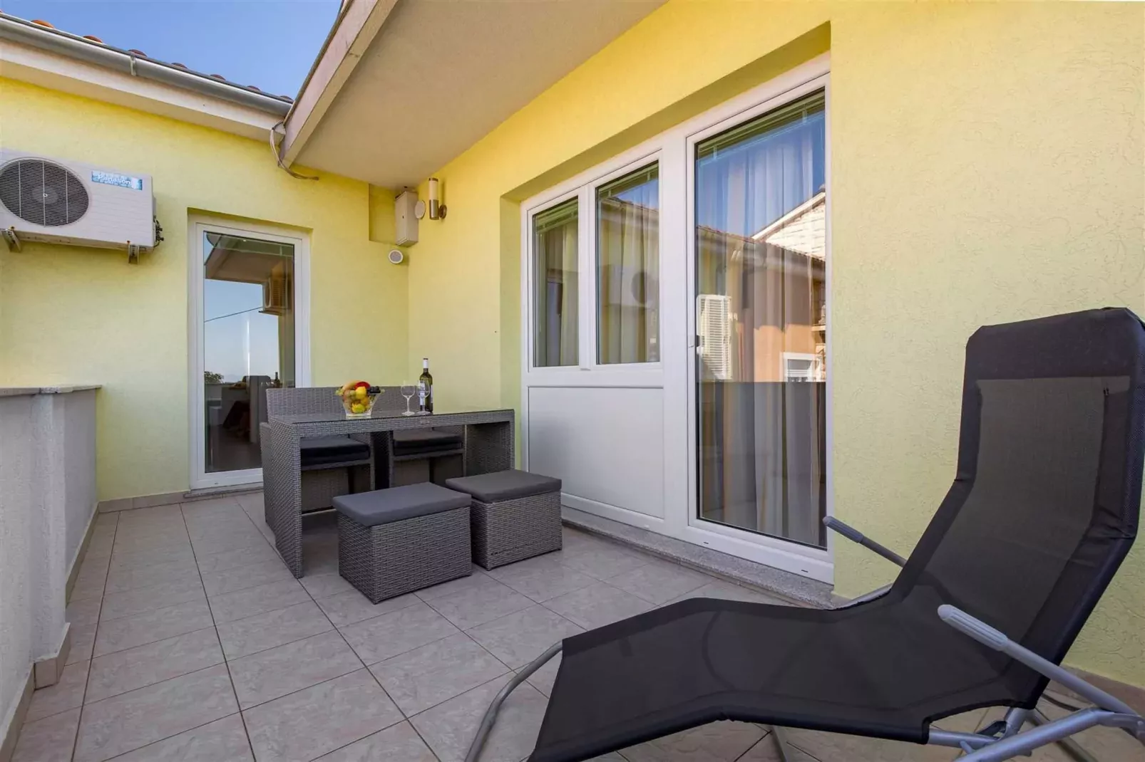 Apartment Slavica 3 - Yellow Sun-Terrasbalkon