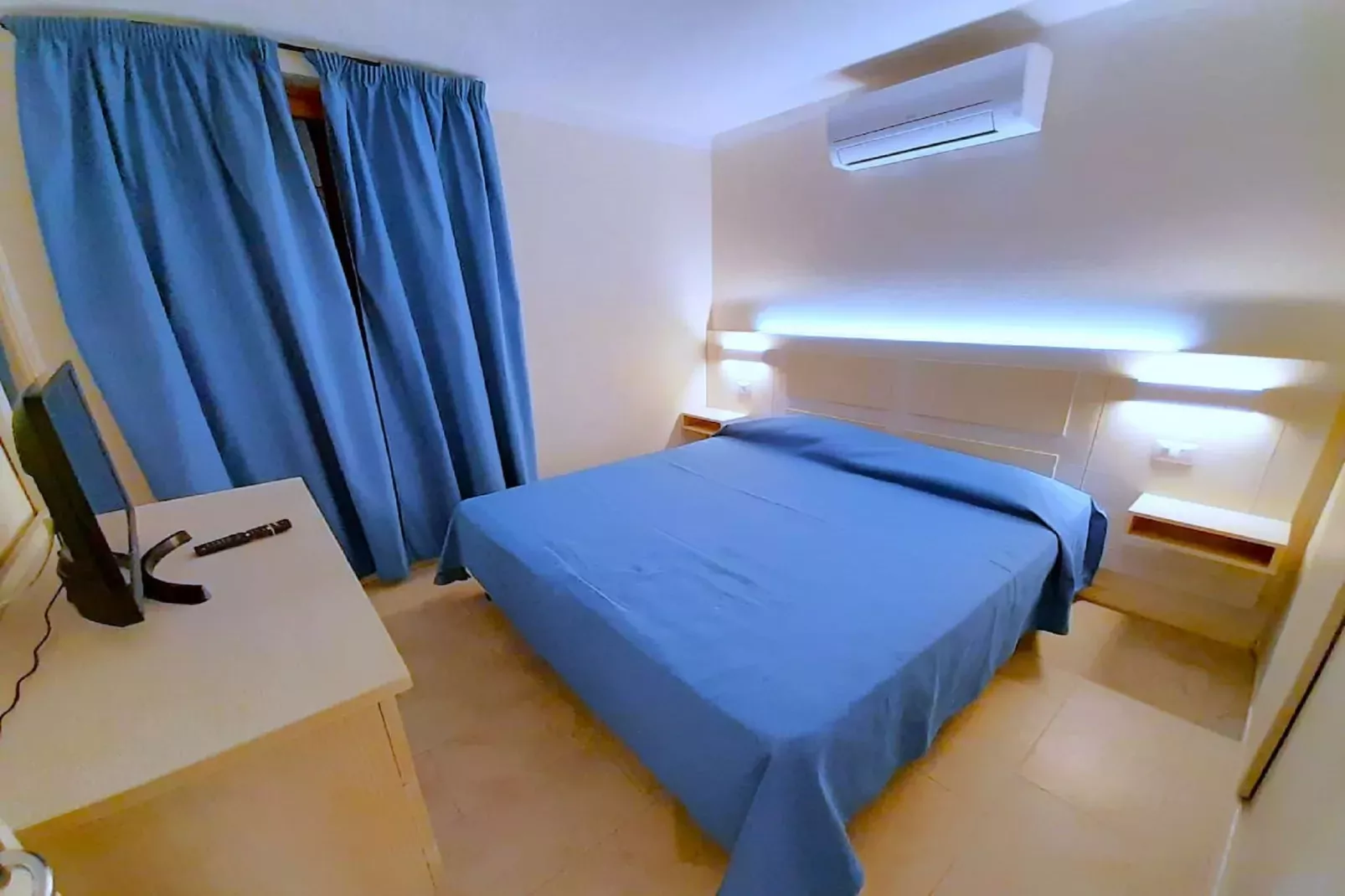 Bilocale 2/13 con AC-Slaapkamer