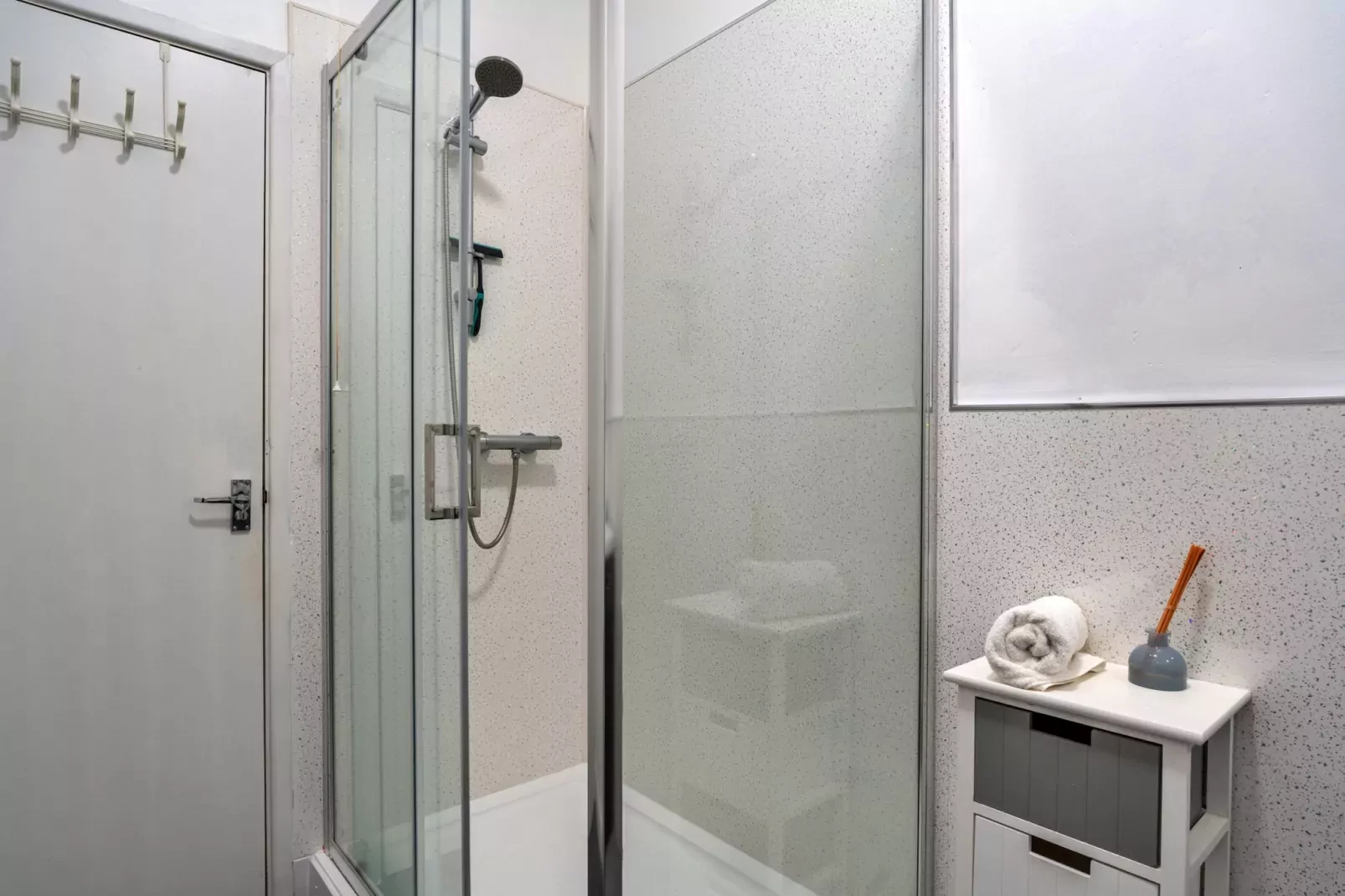 No. 6 Porthgwidden-Badkamer