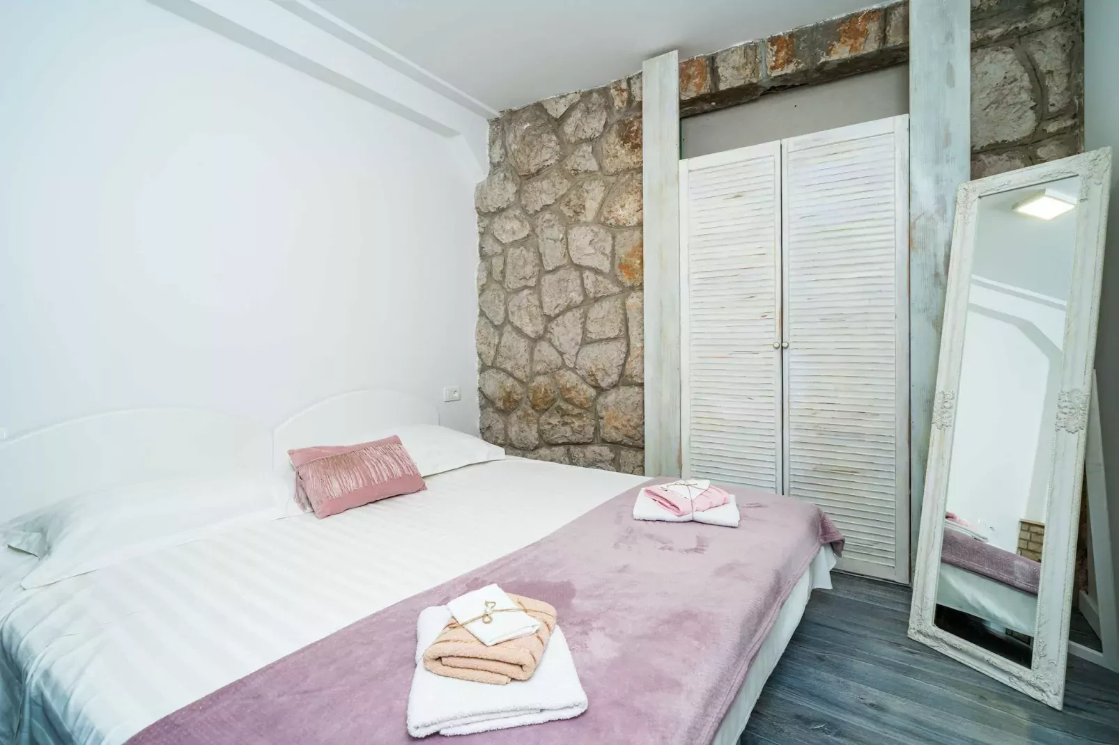 Apartments Dub - One-Bedroom Apartment  (no.4)-Slaapkamer