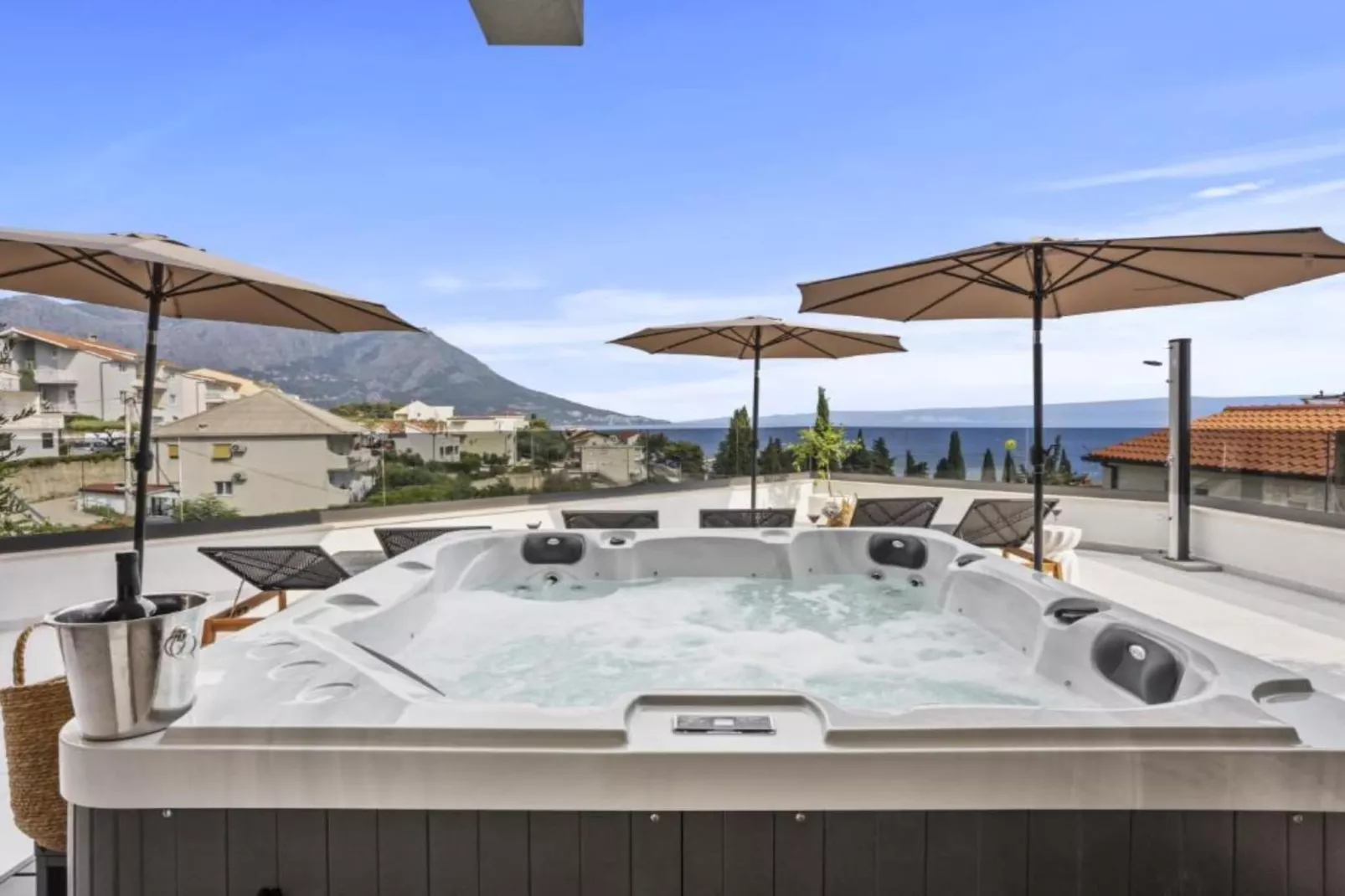 Three-Bedroom Penthouse Apartment-Spa