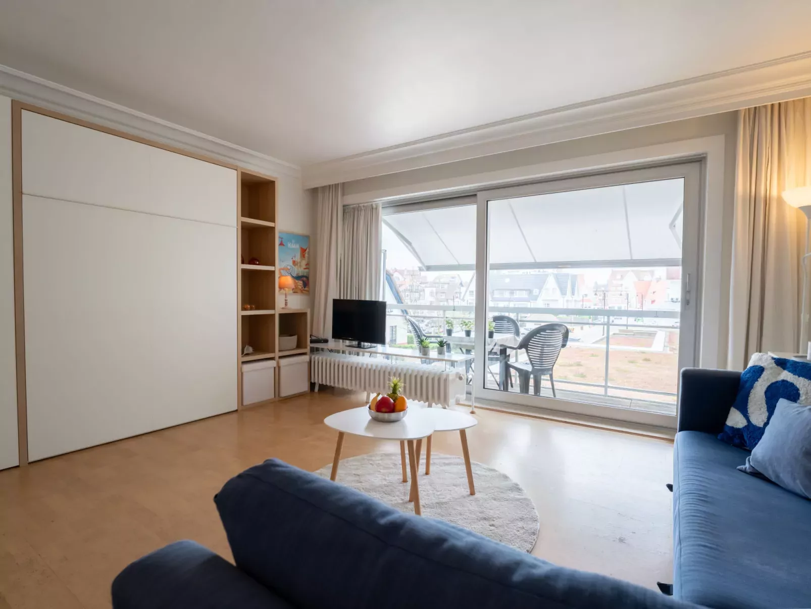 Cosy @ the beach studio with pool-Binnen