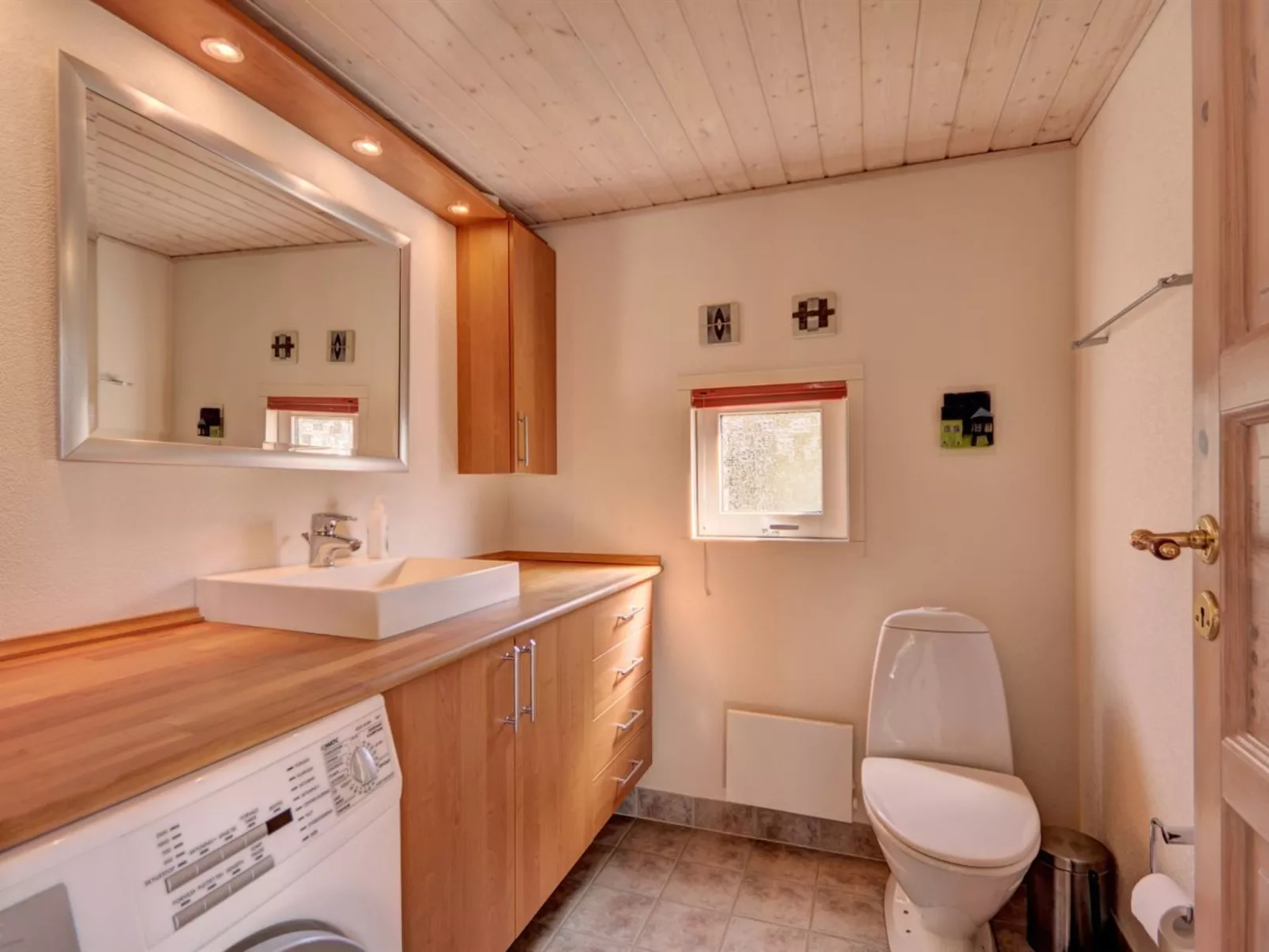 "Vetle" - 2.8km from the sea-Binnen