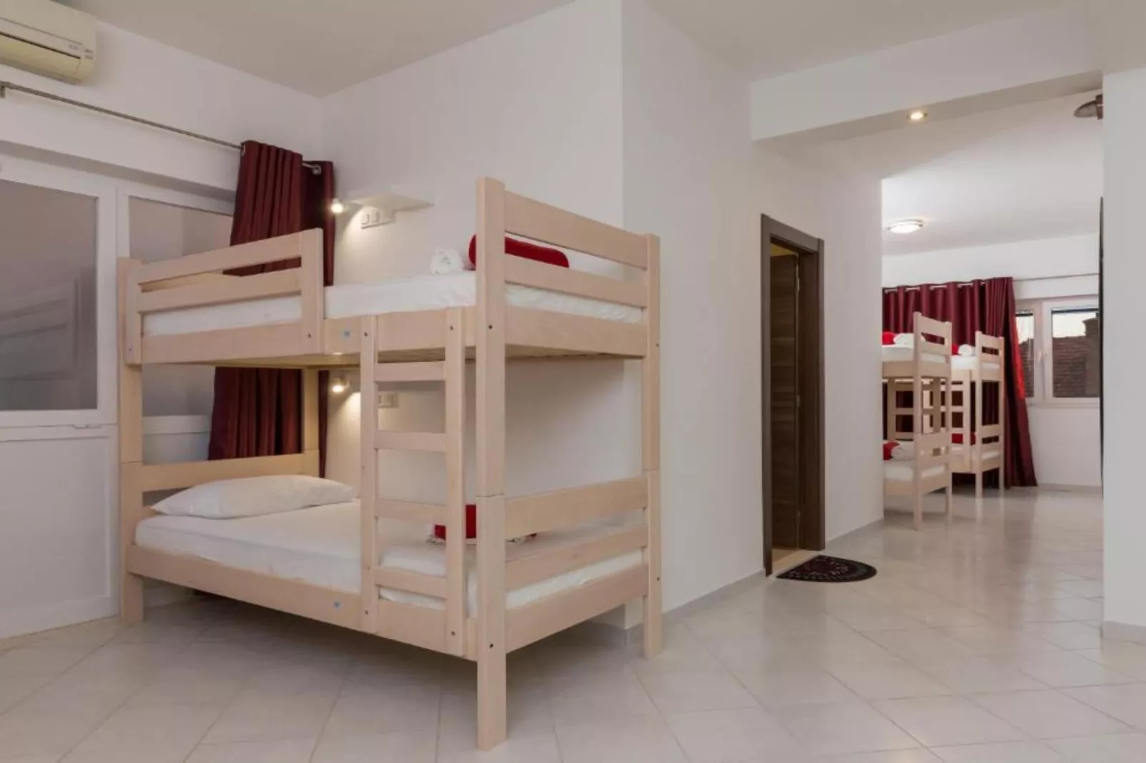 Hostel Free Bird - Bed in Five Bed Mixed Dormitory Room 4  (F)-Slaapkamer