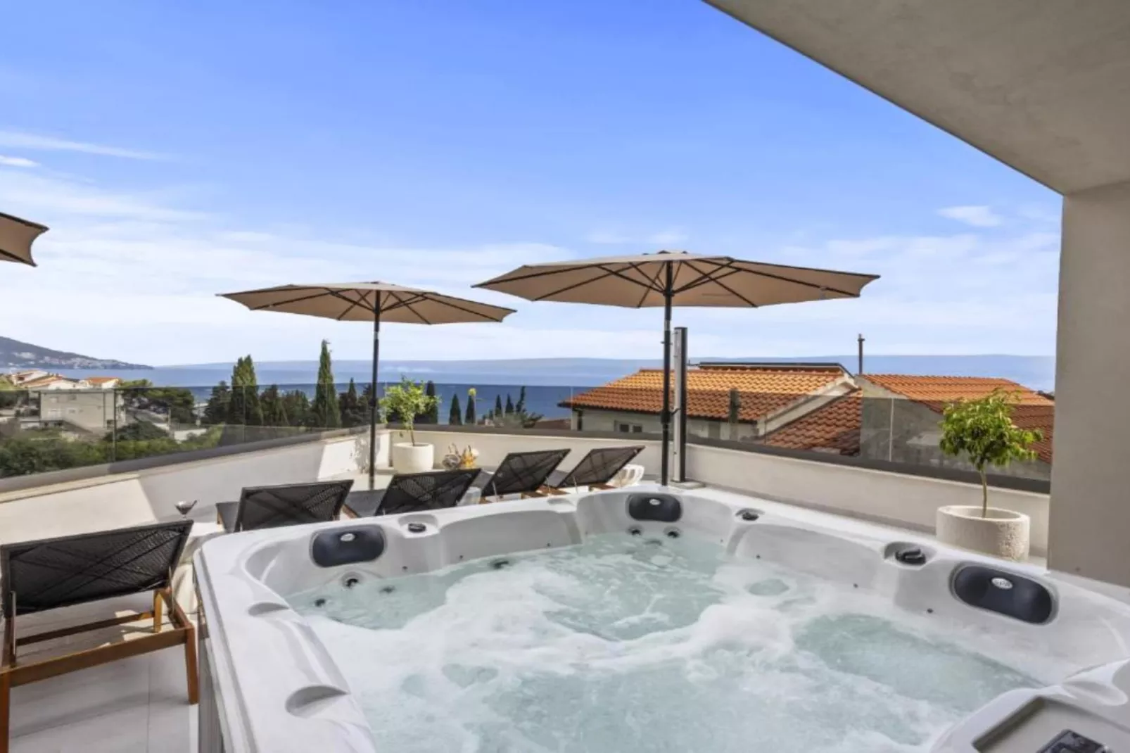 Three-Bedroom Penthouse Apartment-Spa