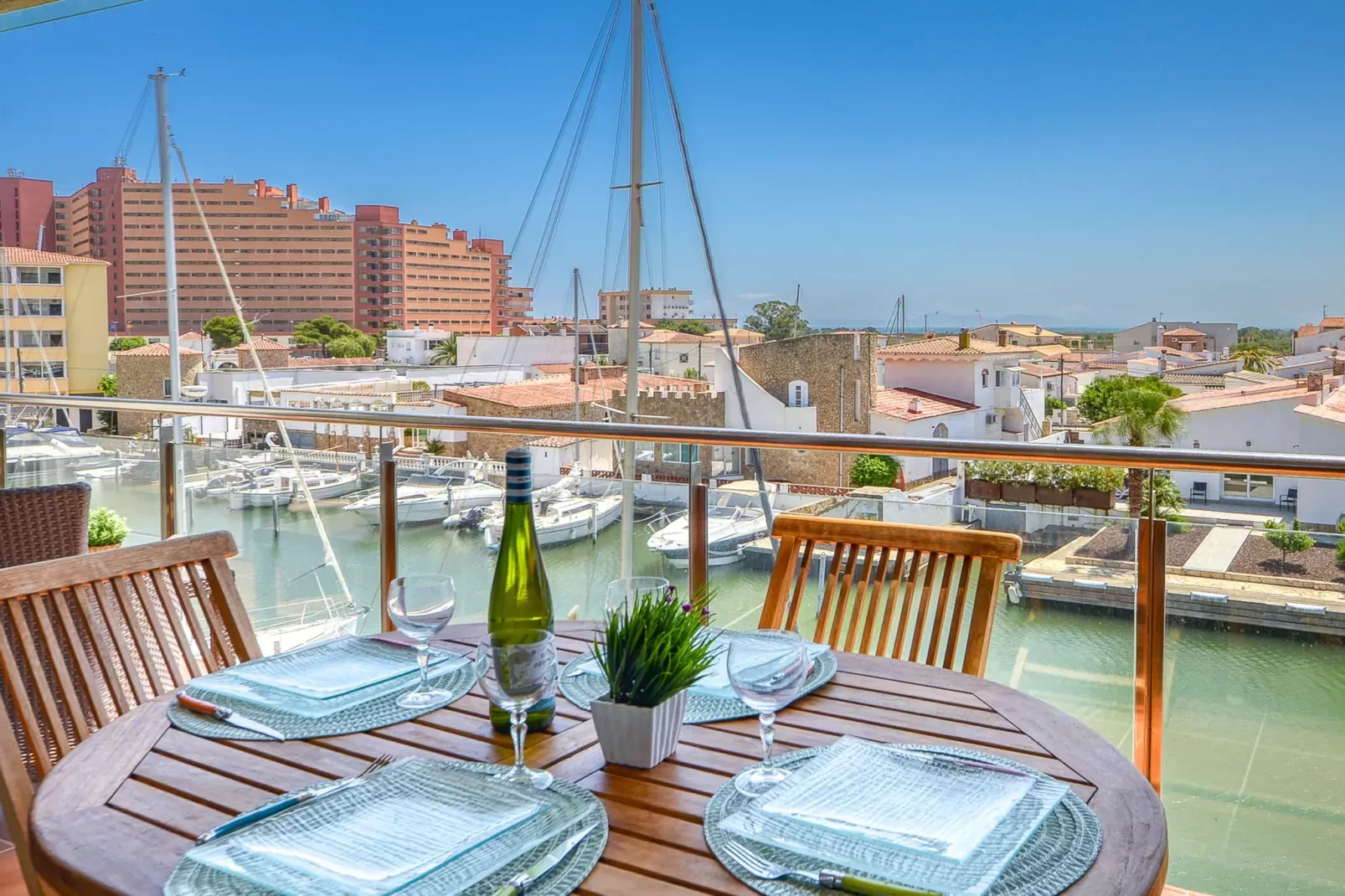 MARINES GARBI  2 8 Roses-Terrasbalkon