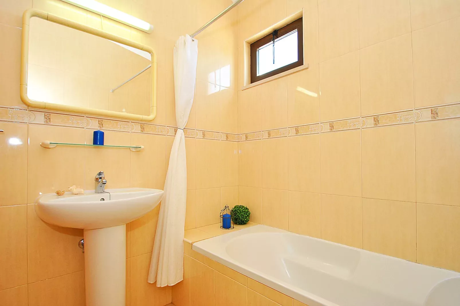 Villa Isis-Badkamer