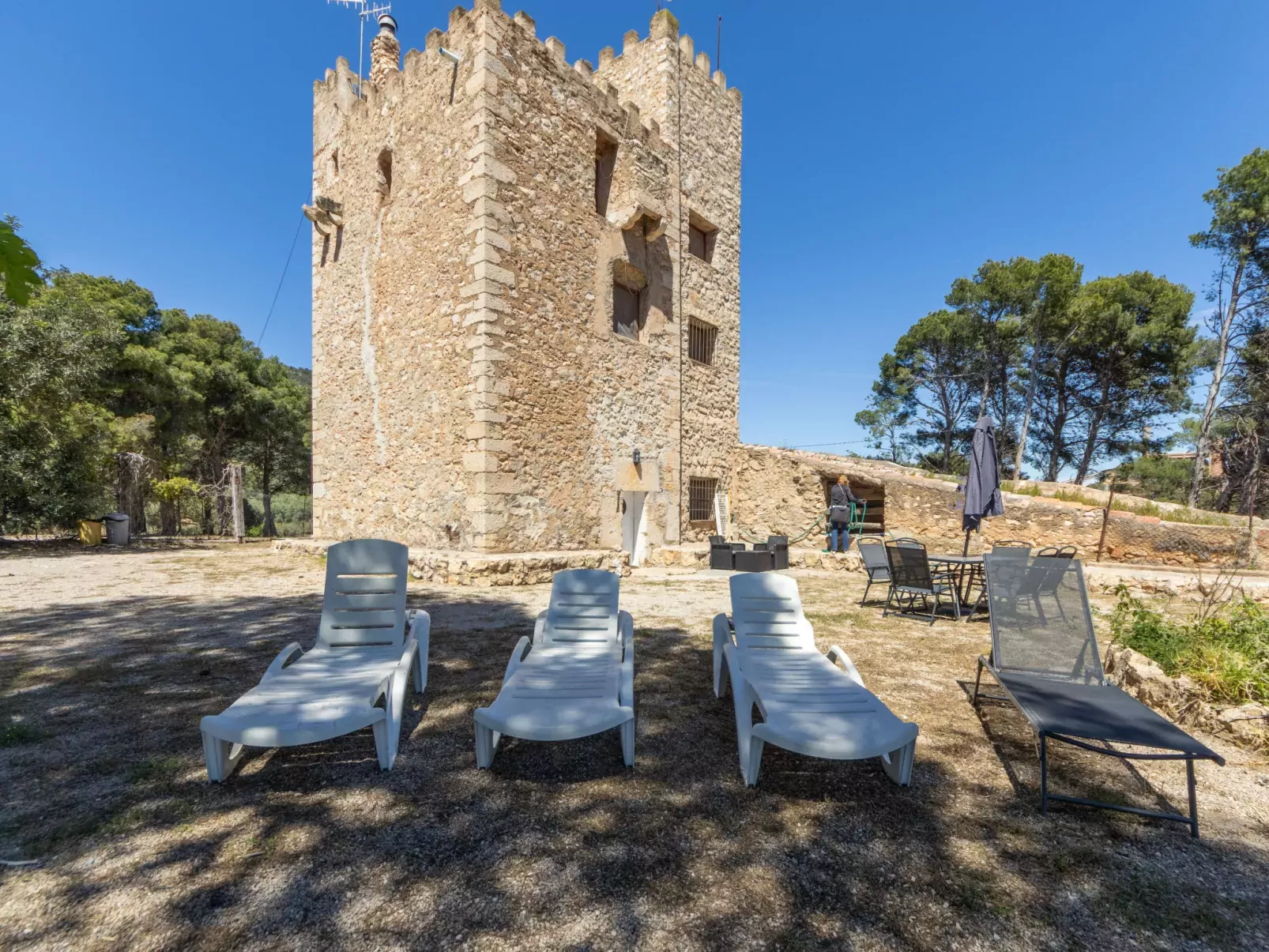 Torre Morralla-Buiten