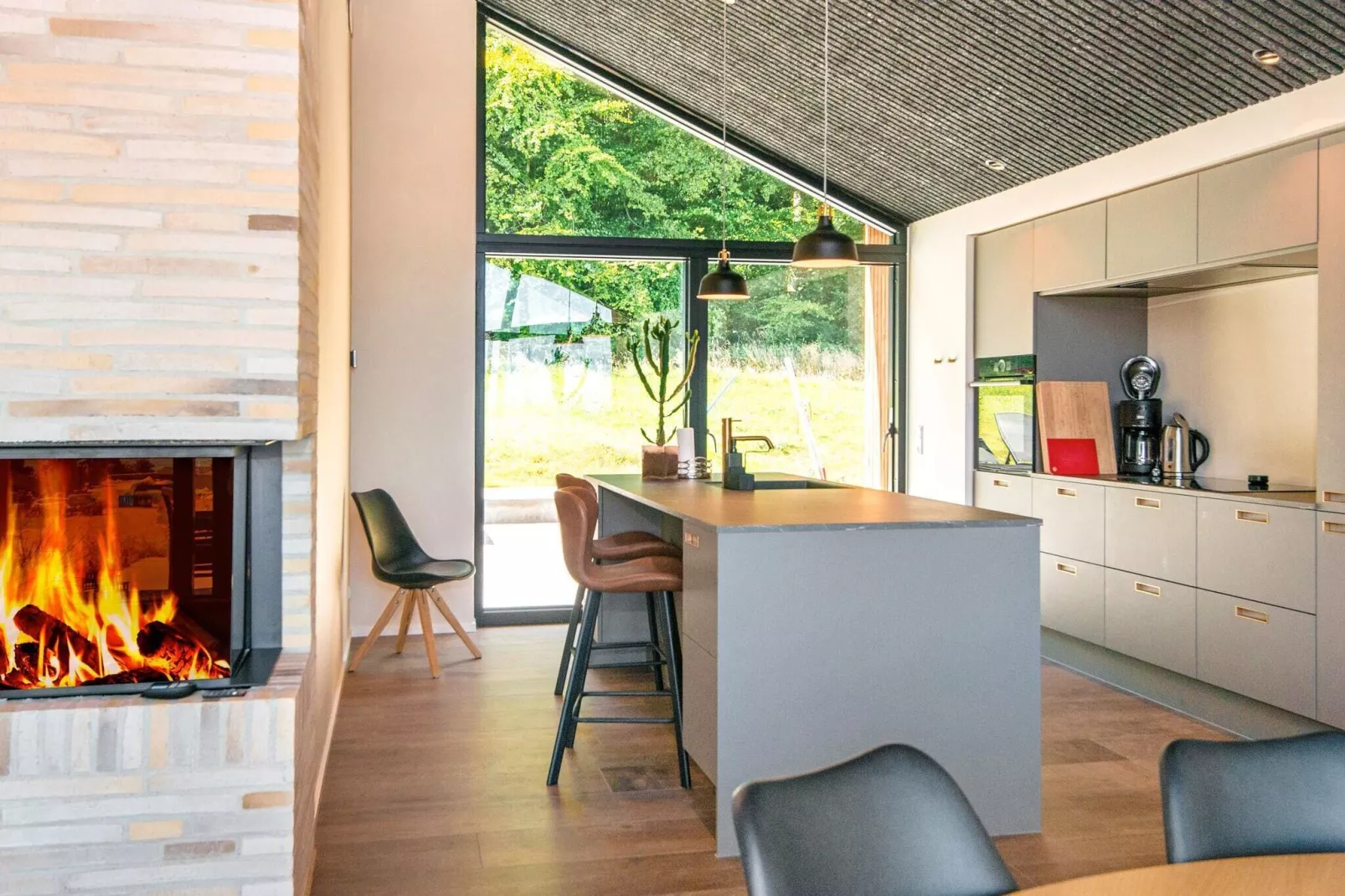 Panoramisch toevluchtsoord met zwembad -- By Traum Ferienwohnungen-Binnen