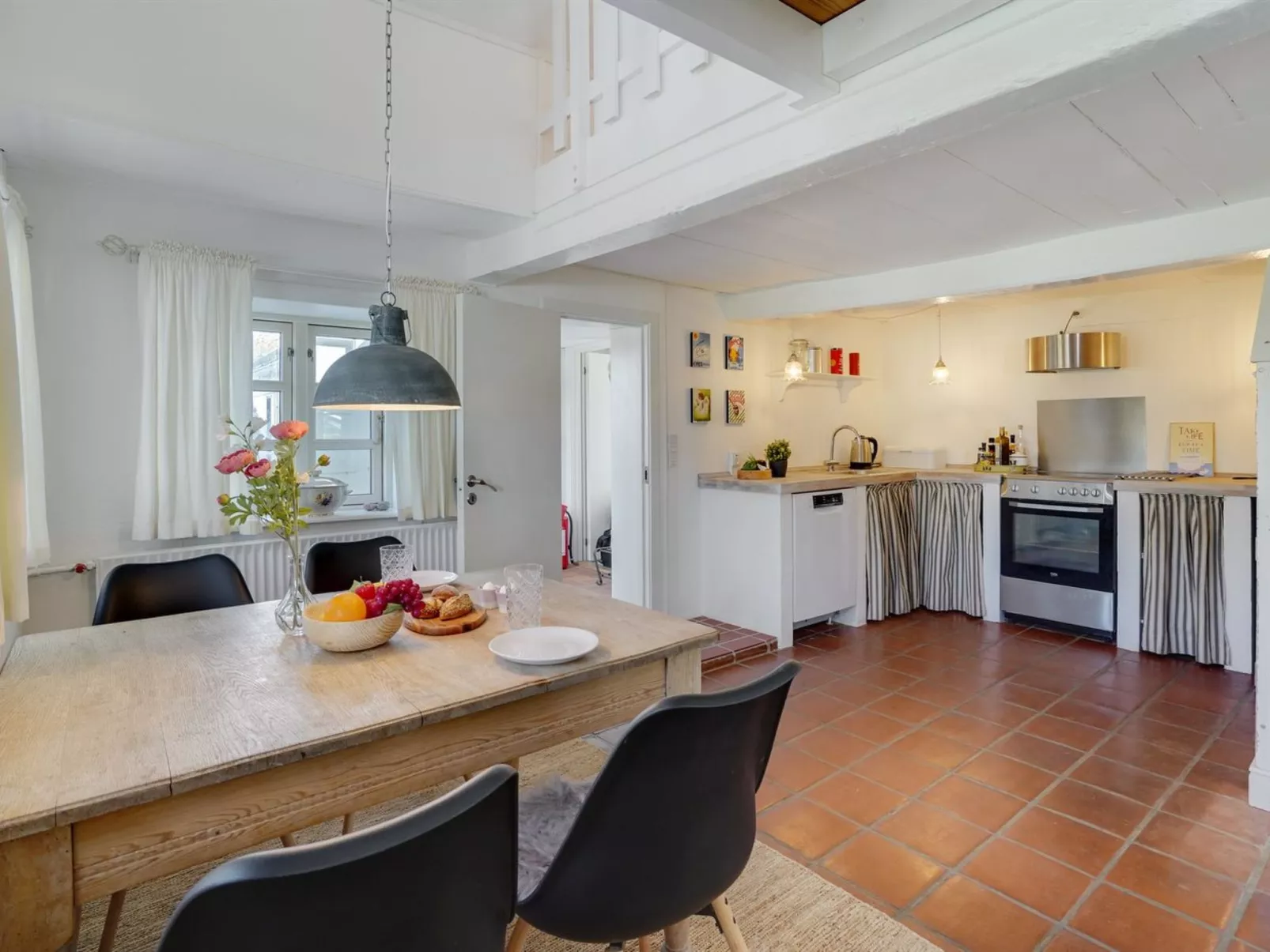 "Gyril" - 100m from the sea-Binnen