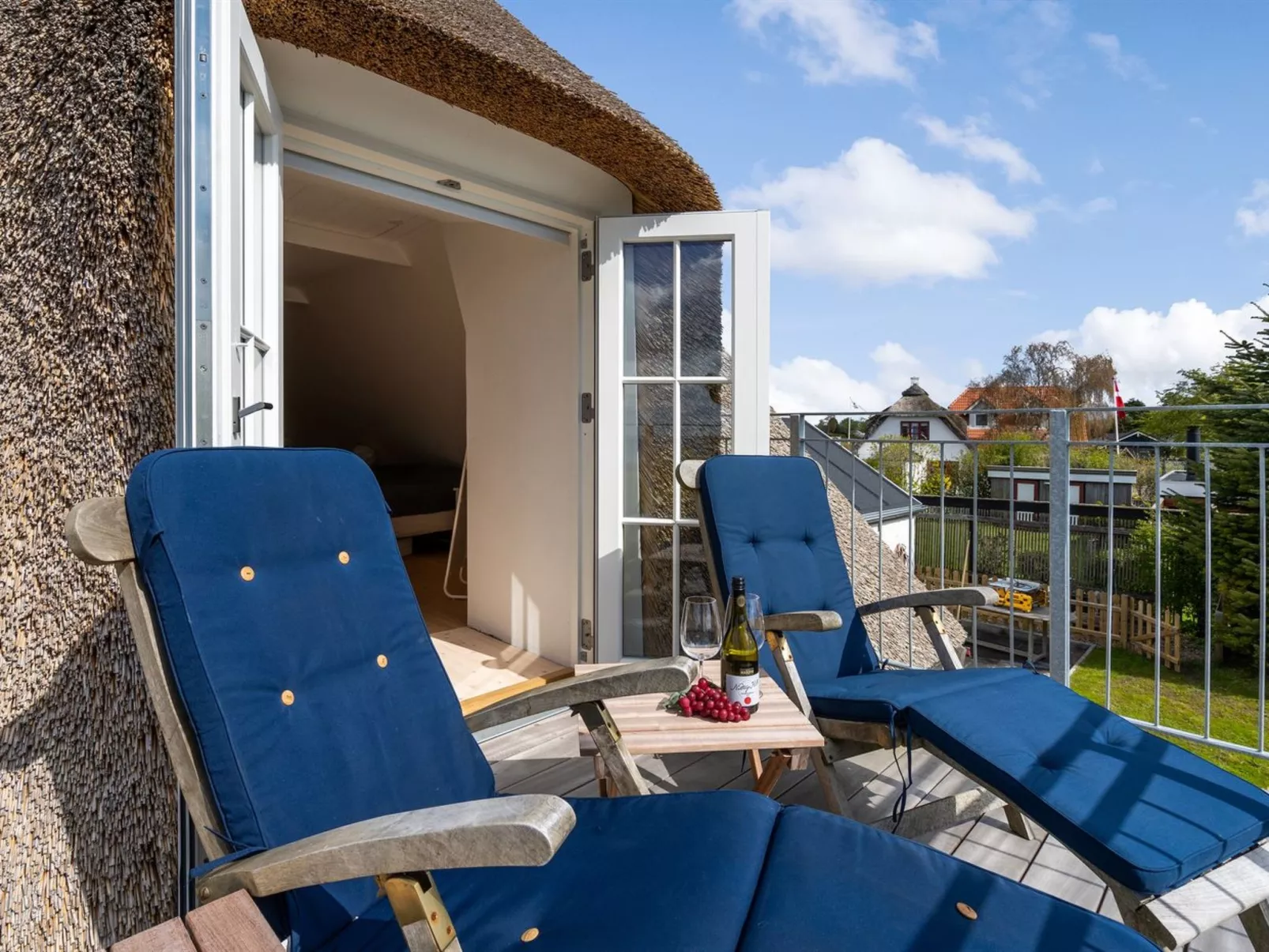"Gyril" - 100m from the sea-Buiten