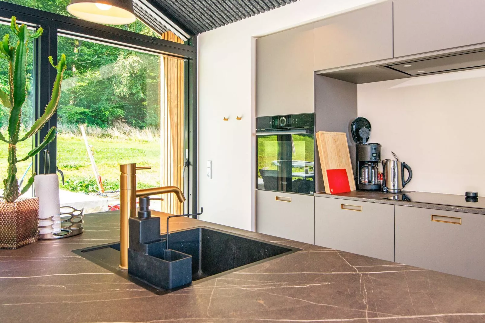 Panoramisch toevluchtsoord met zwembad -- By Traum Ferienwohnungen-Binnen