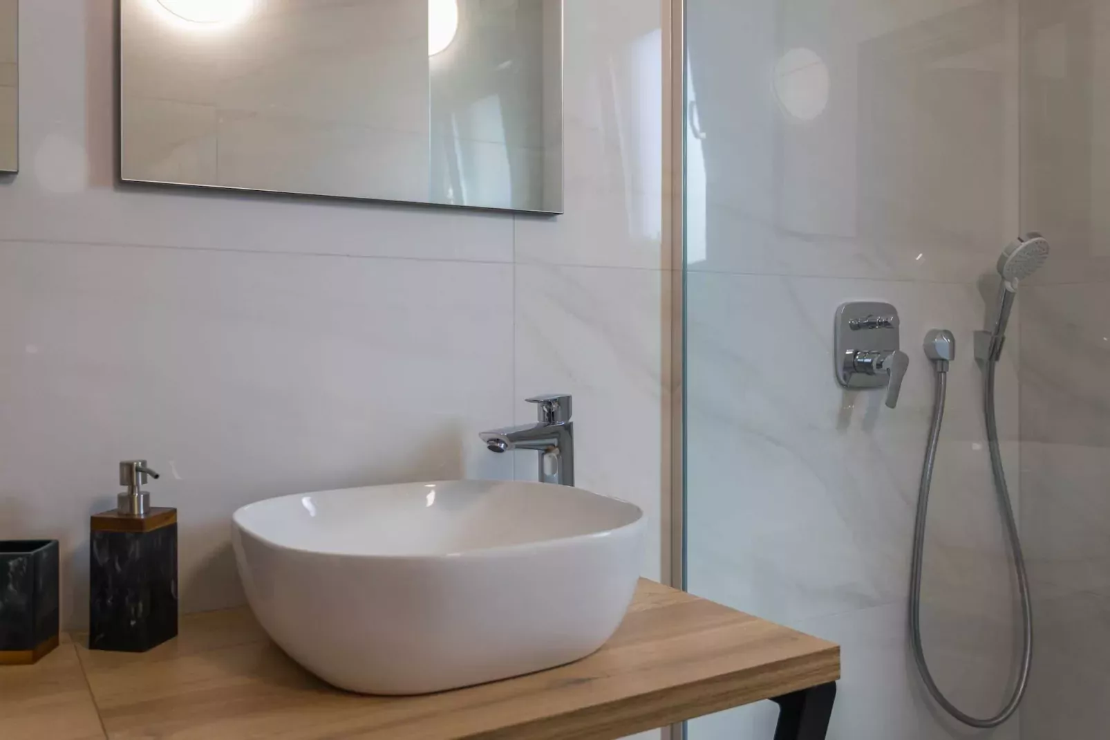 Villa Bavaria with Pool, Jacuzzi, Table Tennis-Badkamer