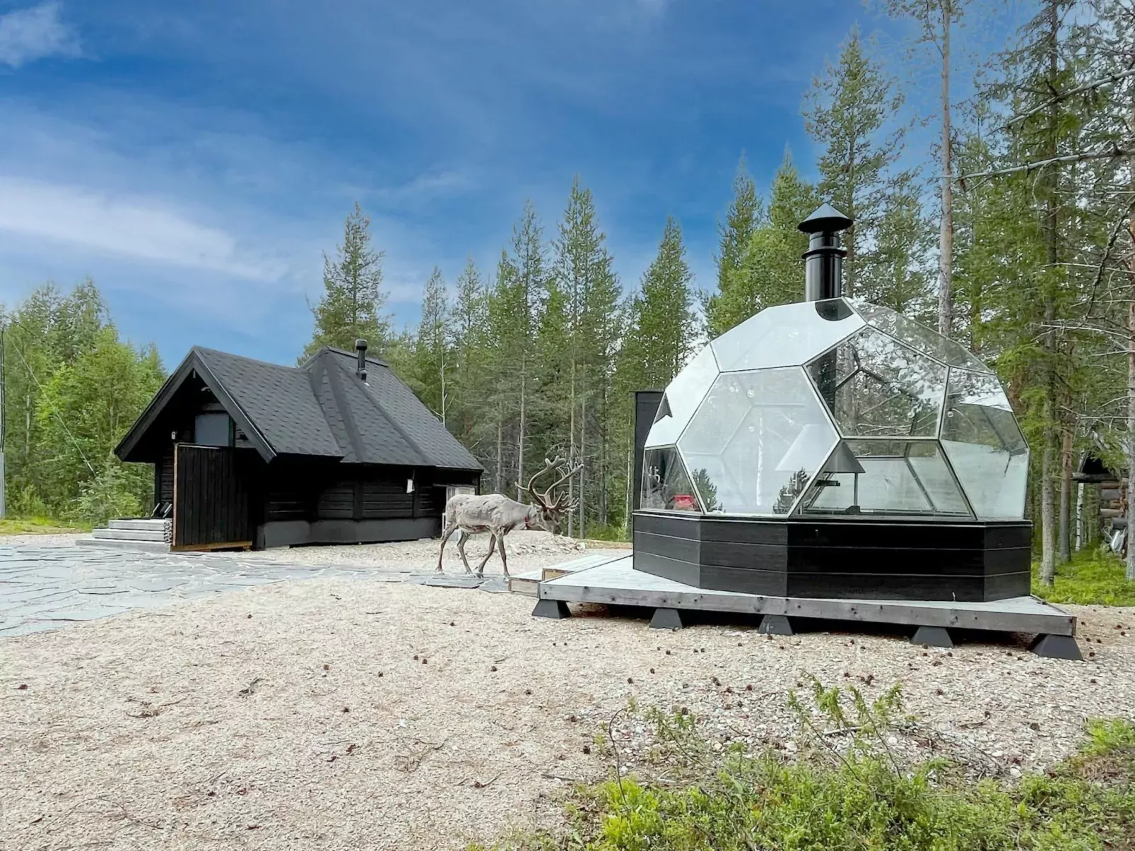 Samruam b aurora cabin-Buiten