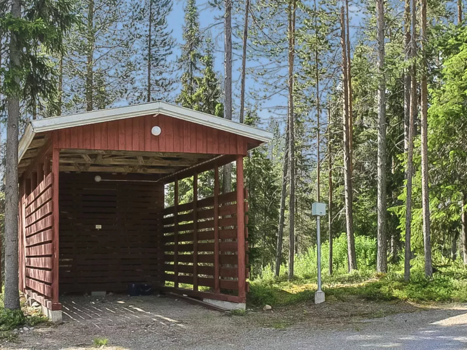 Pajalan piilopirtti-Buiten