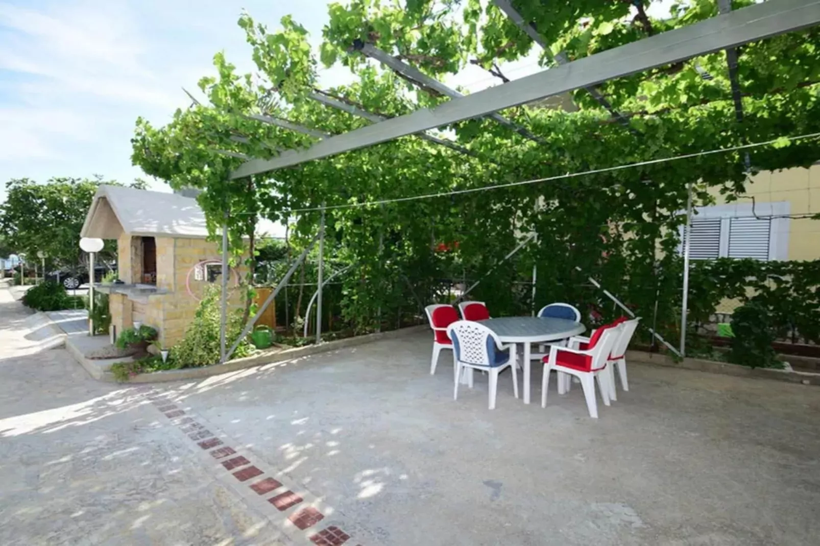 Apartments Olga - two bedroom apartment A2-Buitenlucht