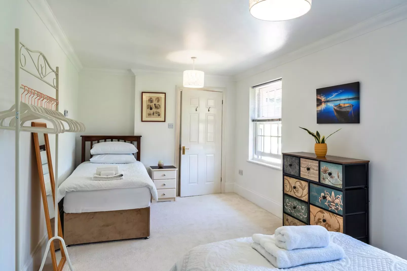 Nicely Tucked Away Cottage-Slaapkamer