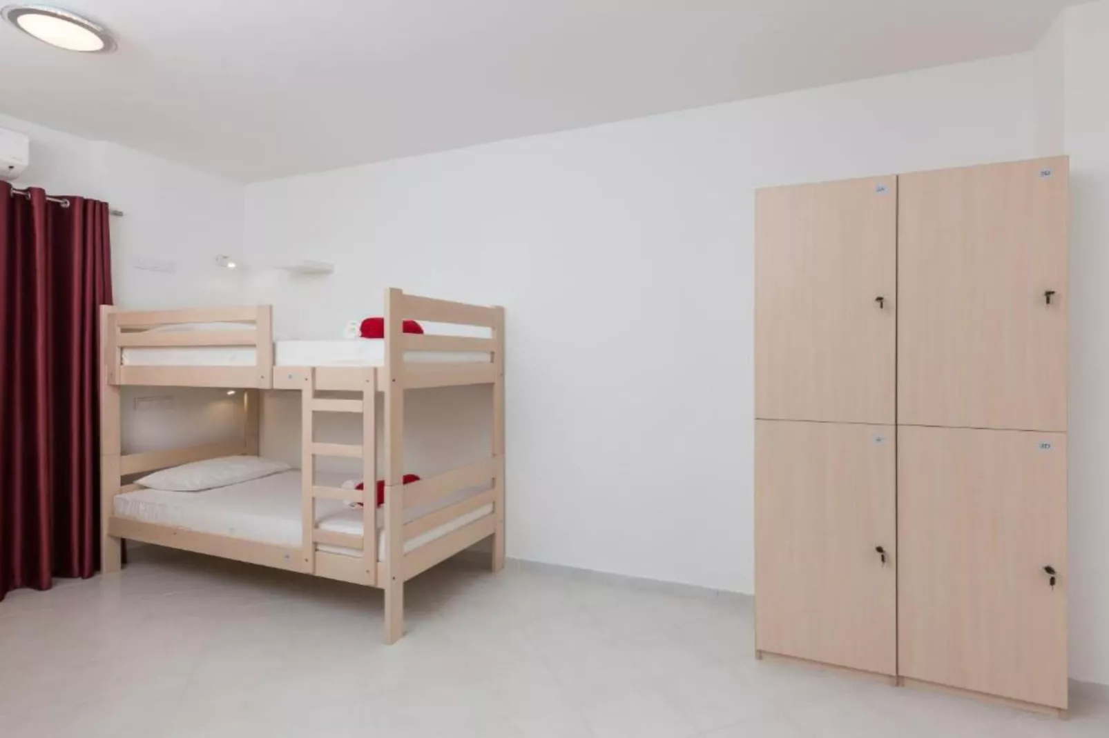 Hostel Free Bird  - Bed in Seven Bed Mixed Dormitory Room 1 (H)-Slaapkamer