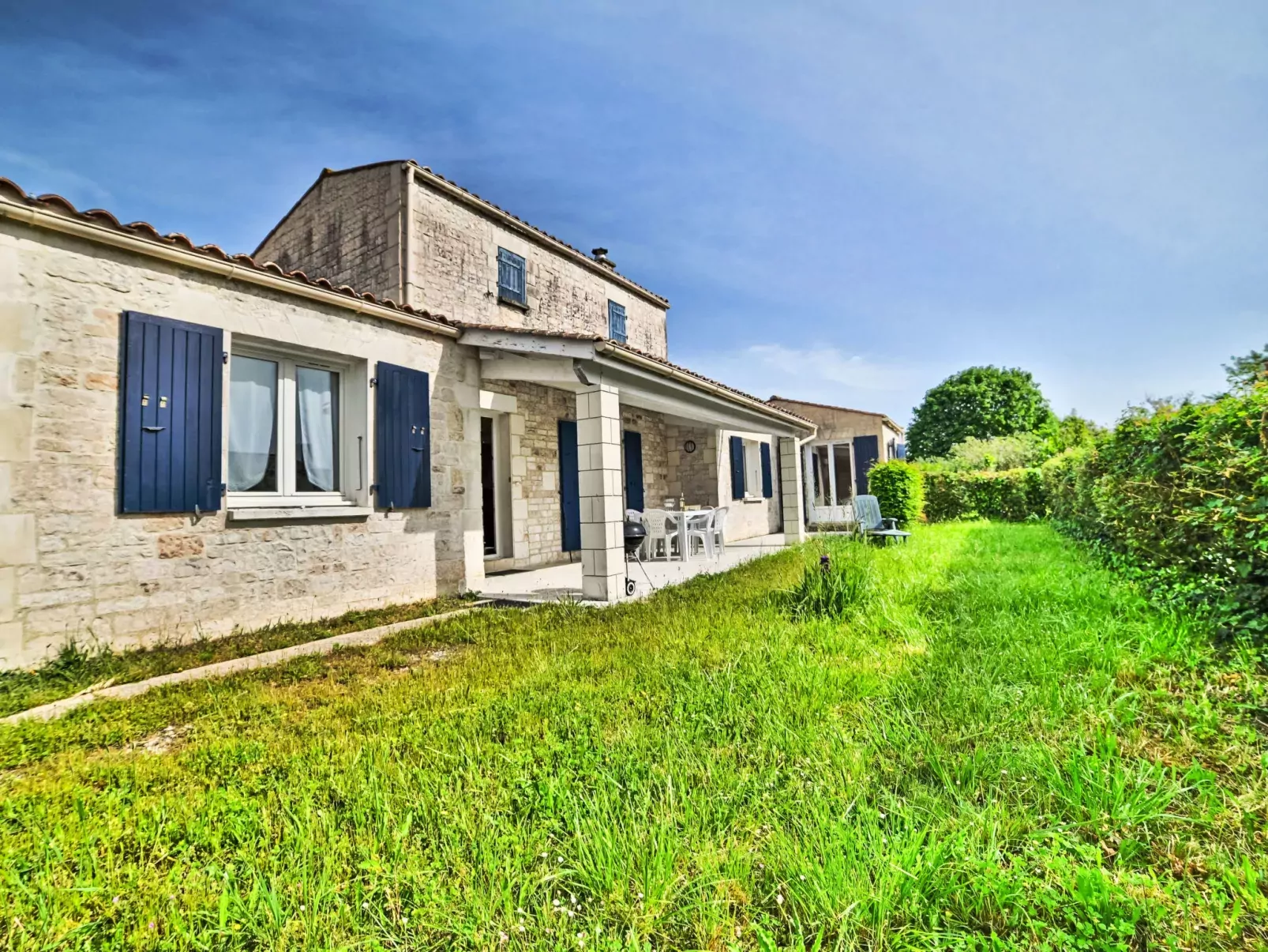 La Brantôme - Buiten