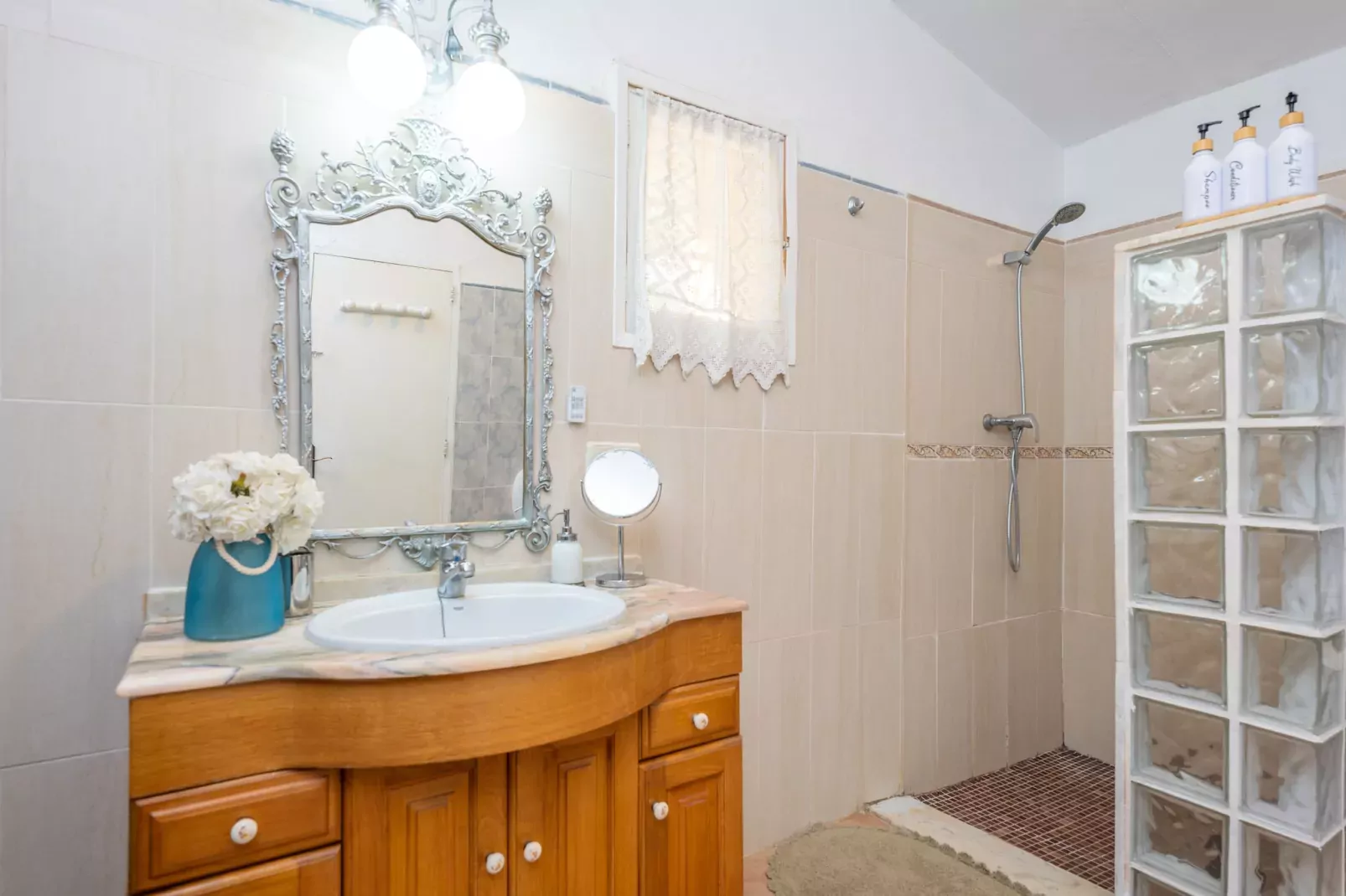 Finca Can Calisto-Badkamer