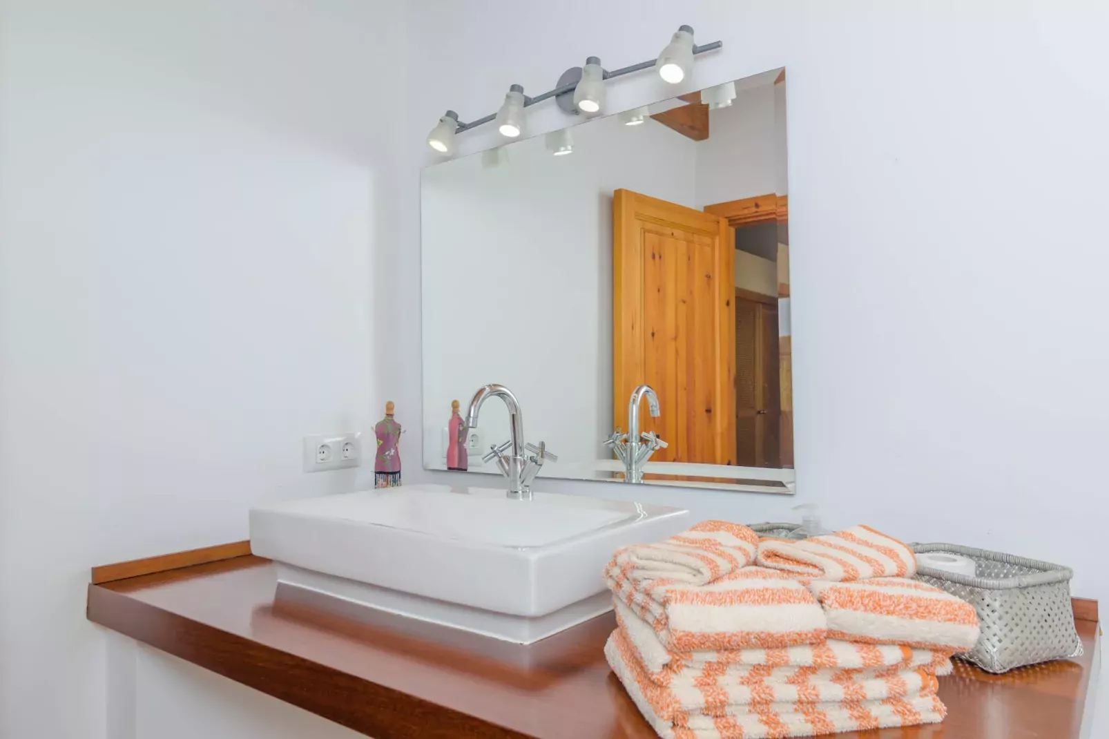 Casa Yolanda-Image-tags.