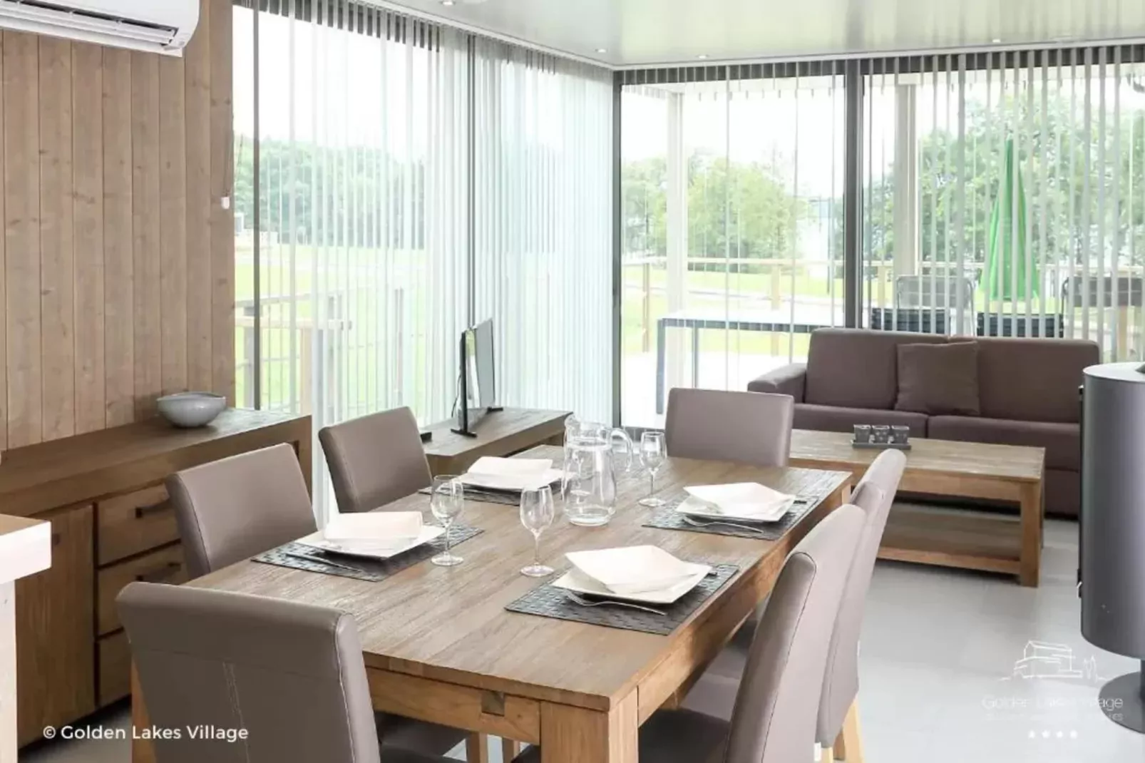 8 persons - 4 rooms 130m² without sauna-Eetkamer