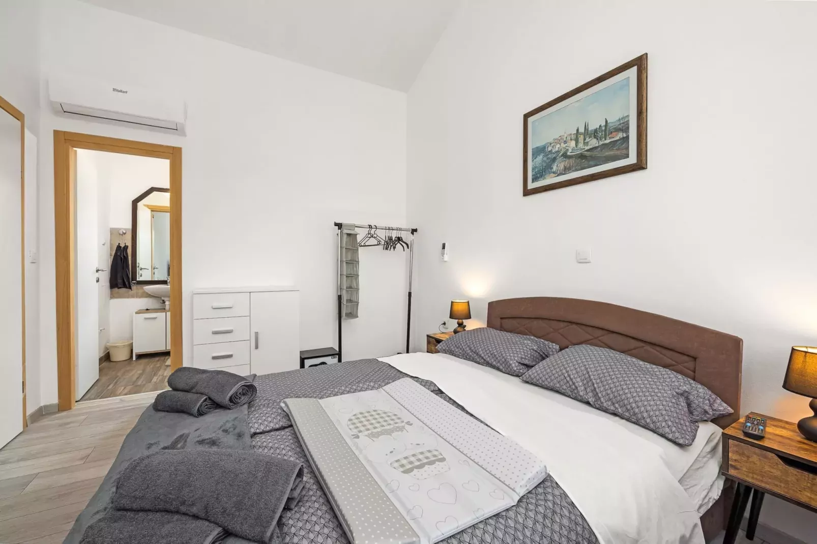 Villa Jakov with Private Pool-Slaapkamer