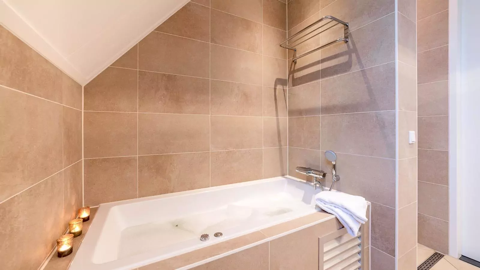 Huis nummer 37-Badkamer