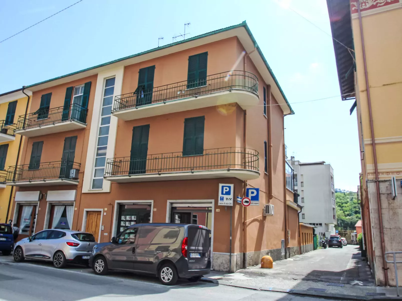 Via Nazionale-Buiten