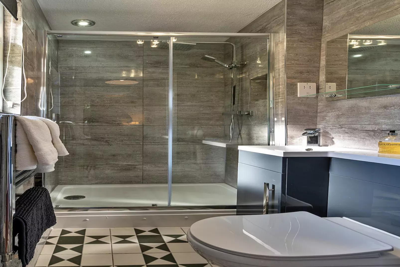 The Annexe at Rosebud Cottage-Badkamer