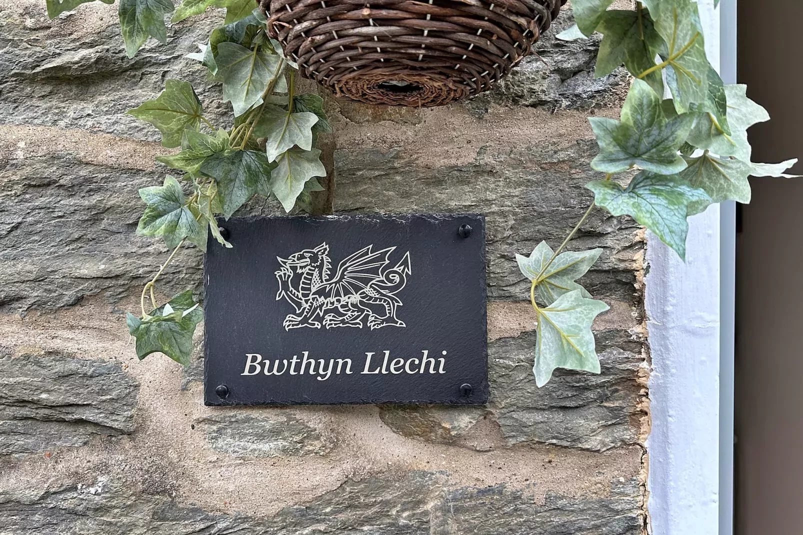 Bwthyn Llechi (Slate Cottage)-Buitenlucht