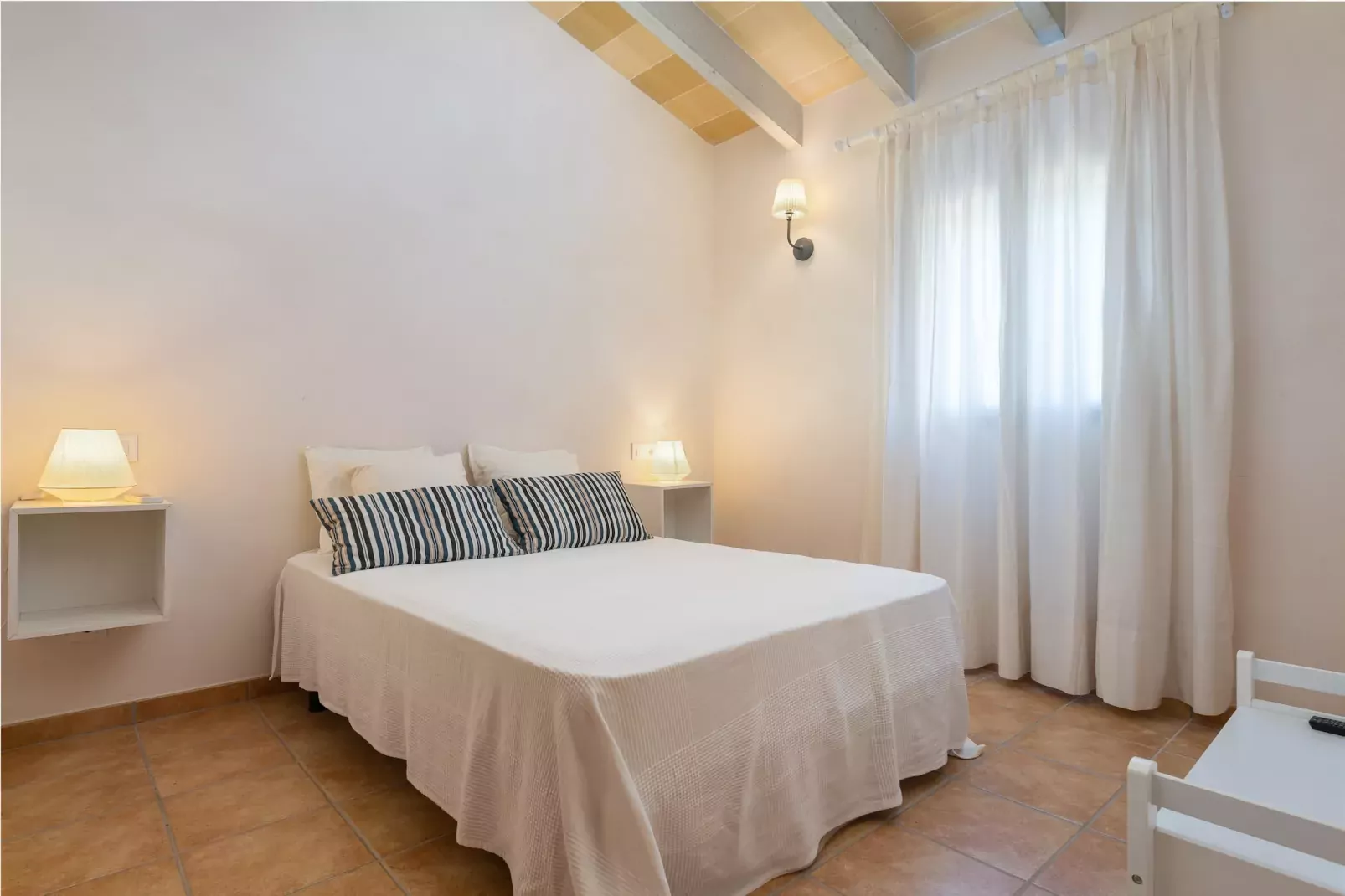 Son EsquerrÀ-Slaapkamer