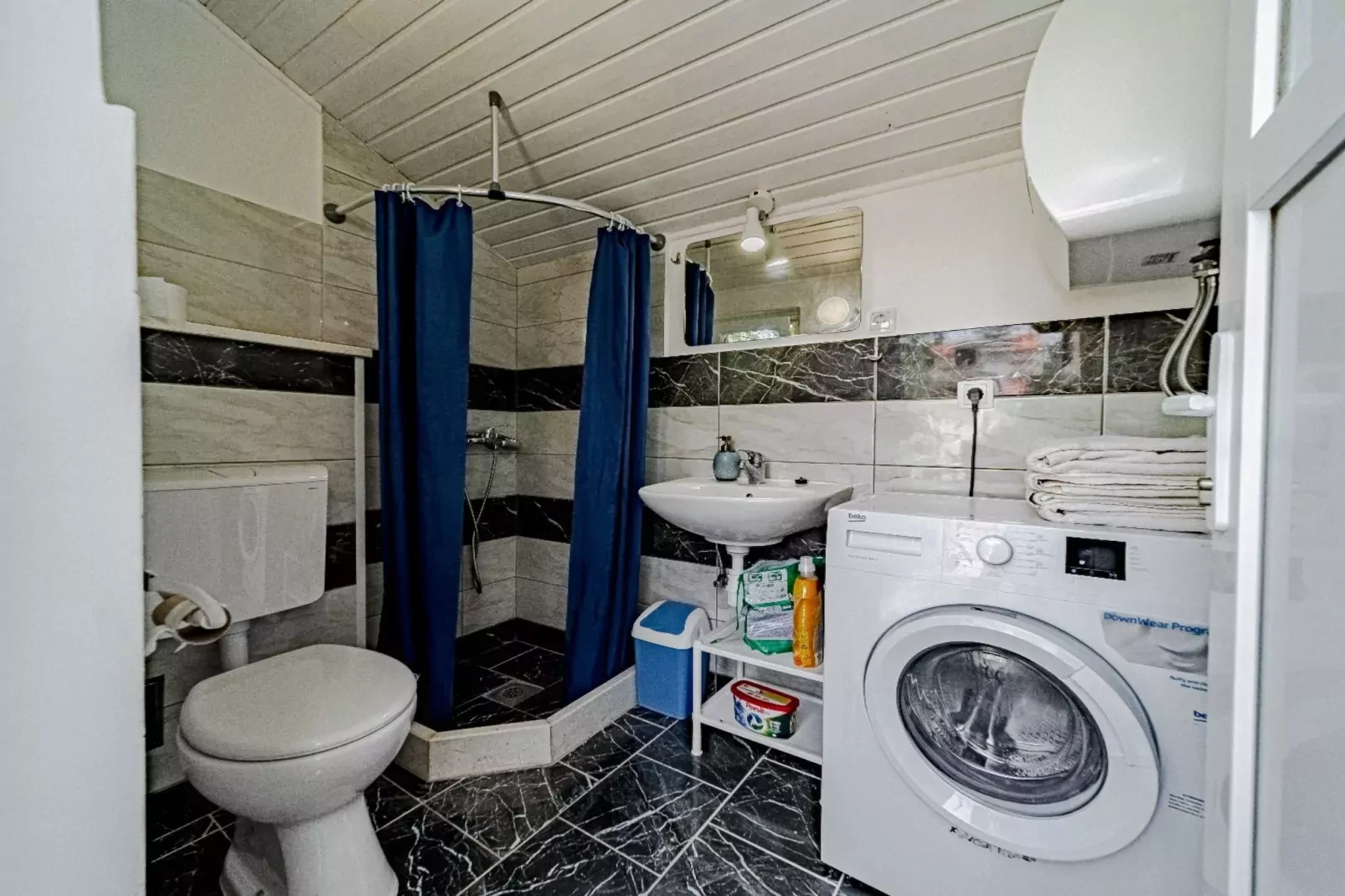 Stone House Blaca - Two Bedroom Stone House with Terrace and Sea View-Badkamer
