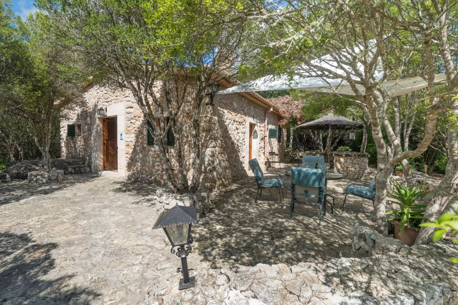 Casa De Piedra - Buitenkant zomer