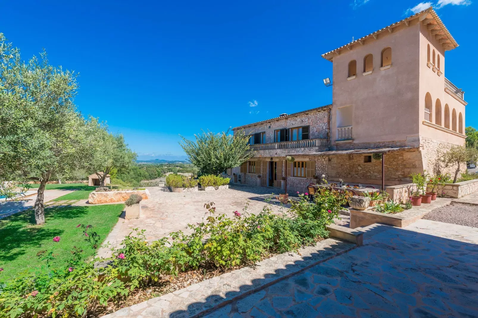 Finca Son Colom-Buitenkant zomer