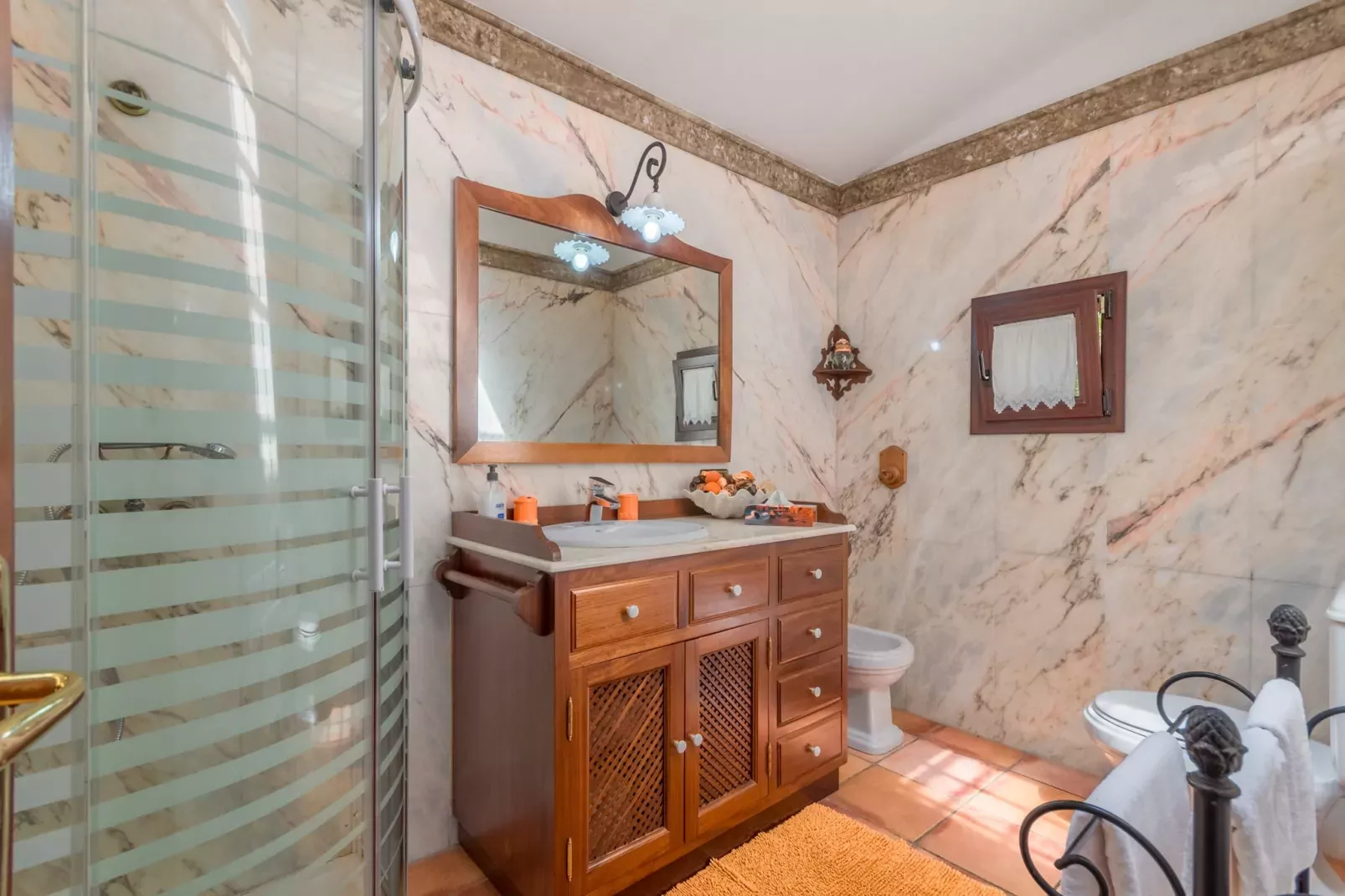 Buitre negro, Finca 5StarsHome Mallorca-Badkamer