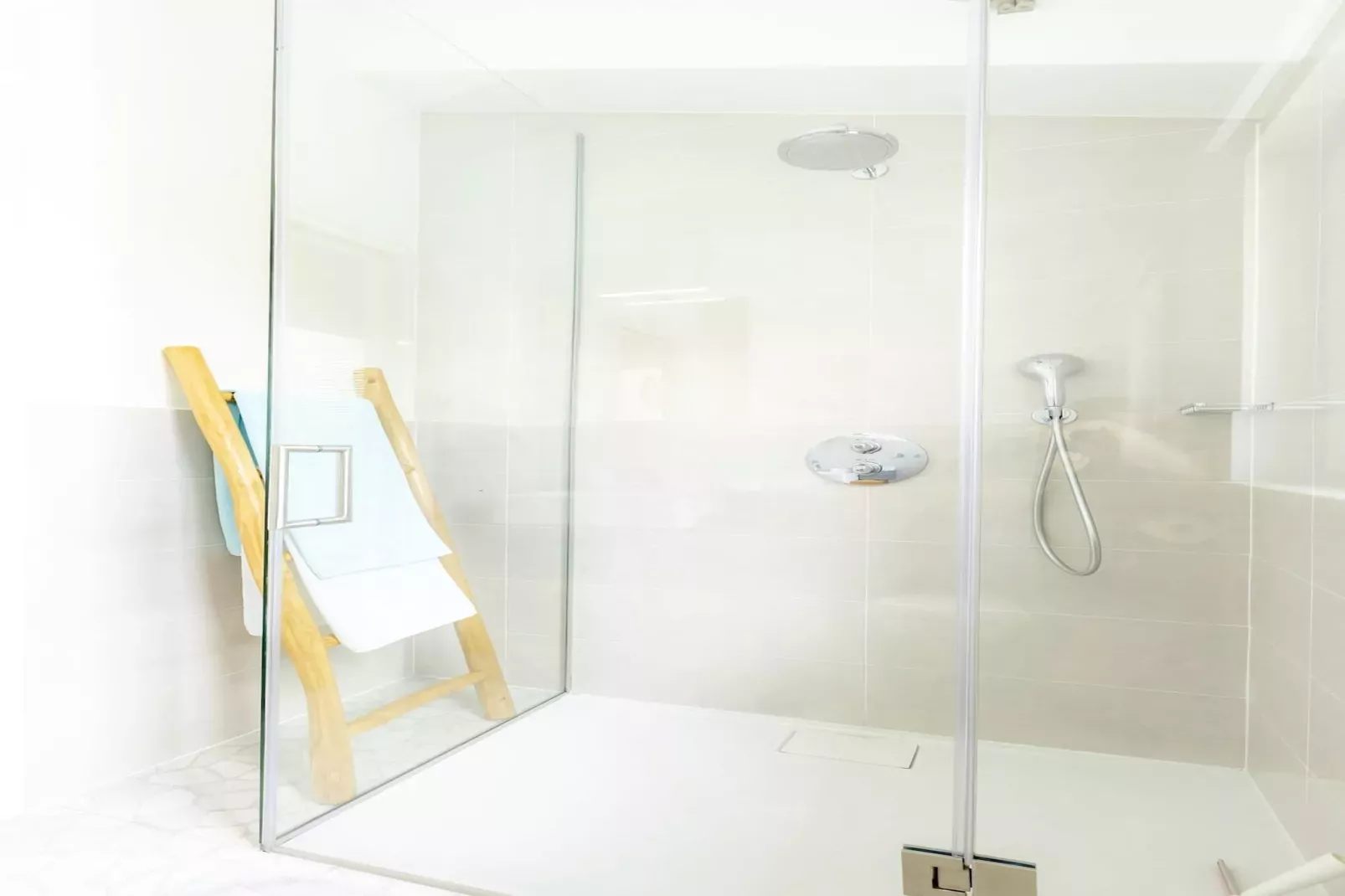 Red House Trget - Your Private Wellness-Badkamer