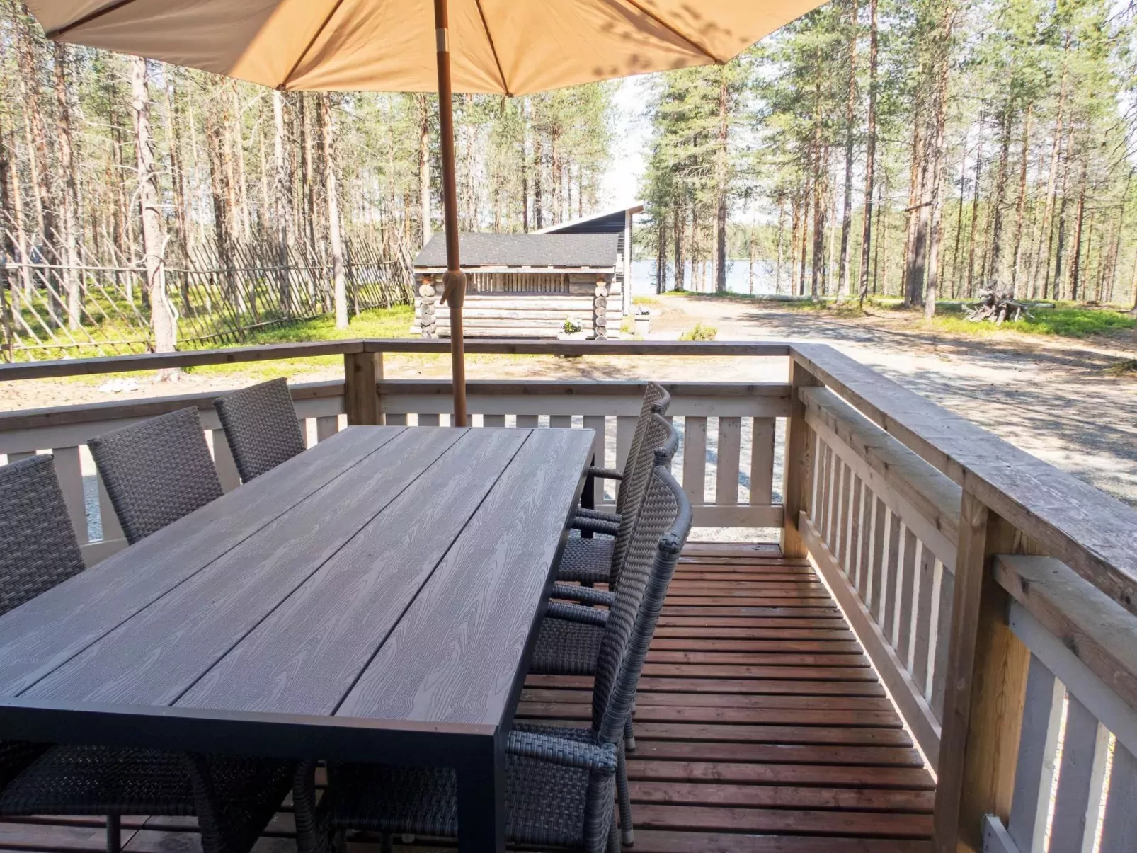 Uuttuniemi-Buiten