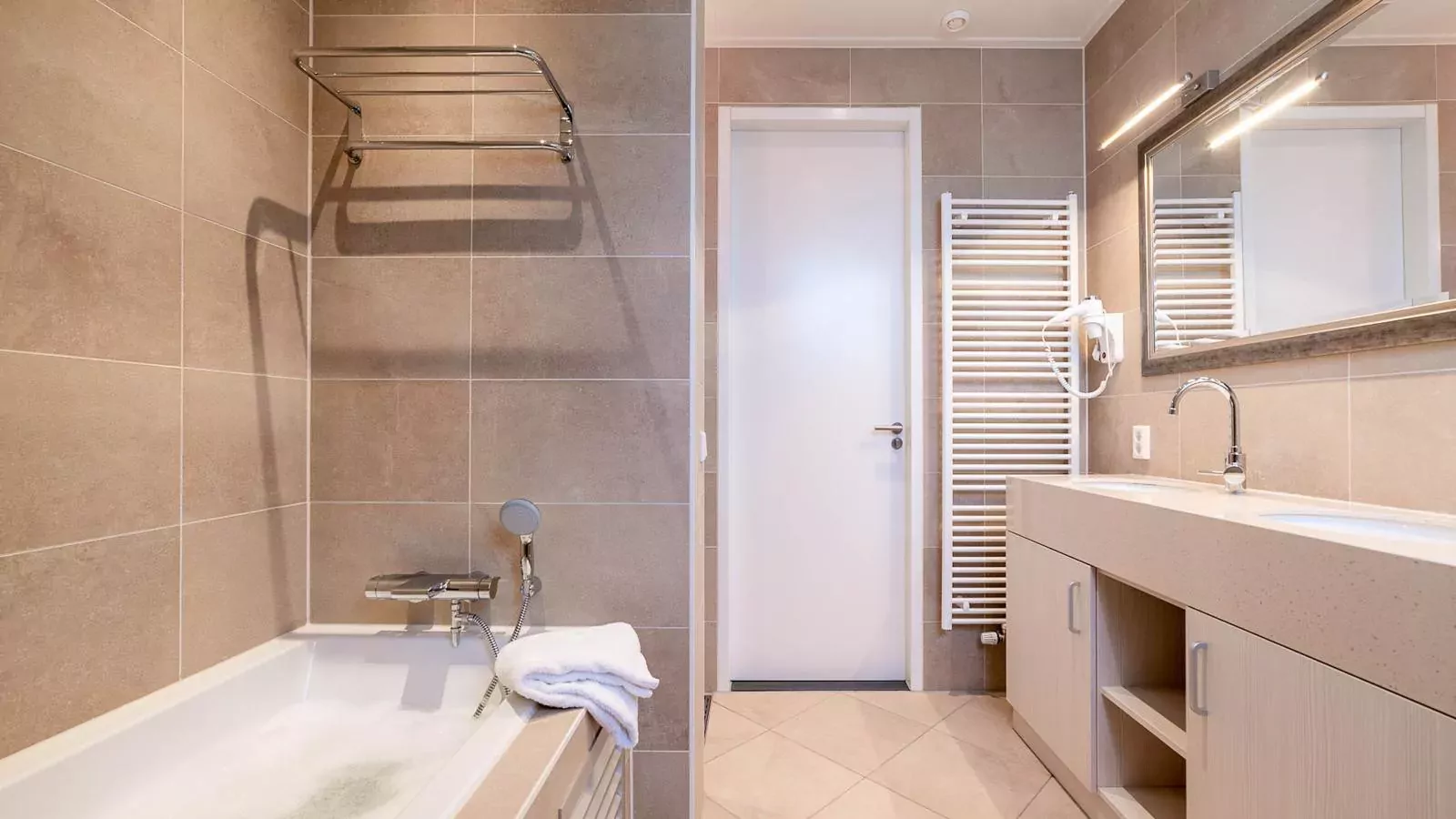 Huis nummer 37-Badkamer