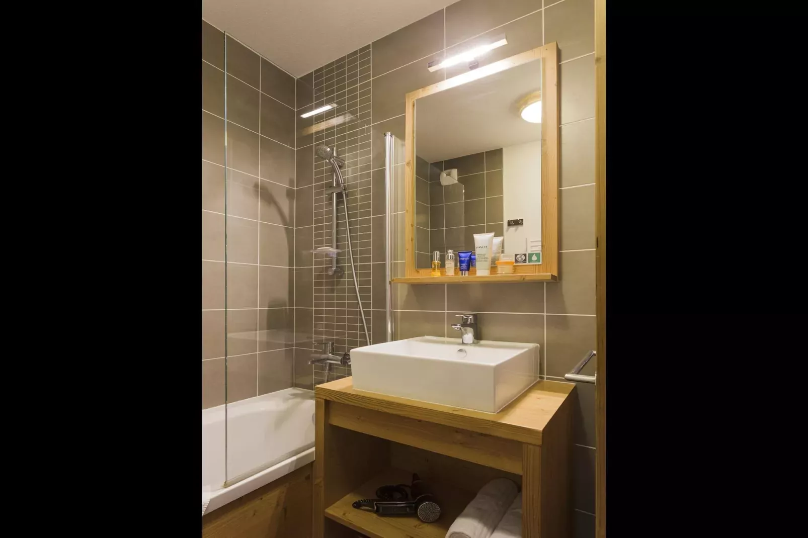 LES MENUIRES_S12V-Badkamer