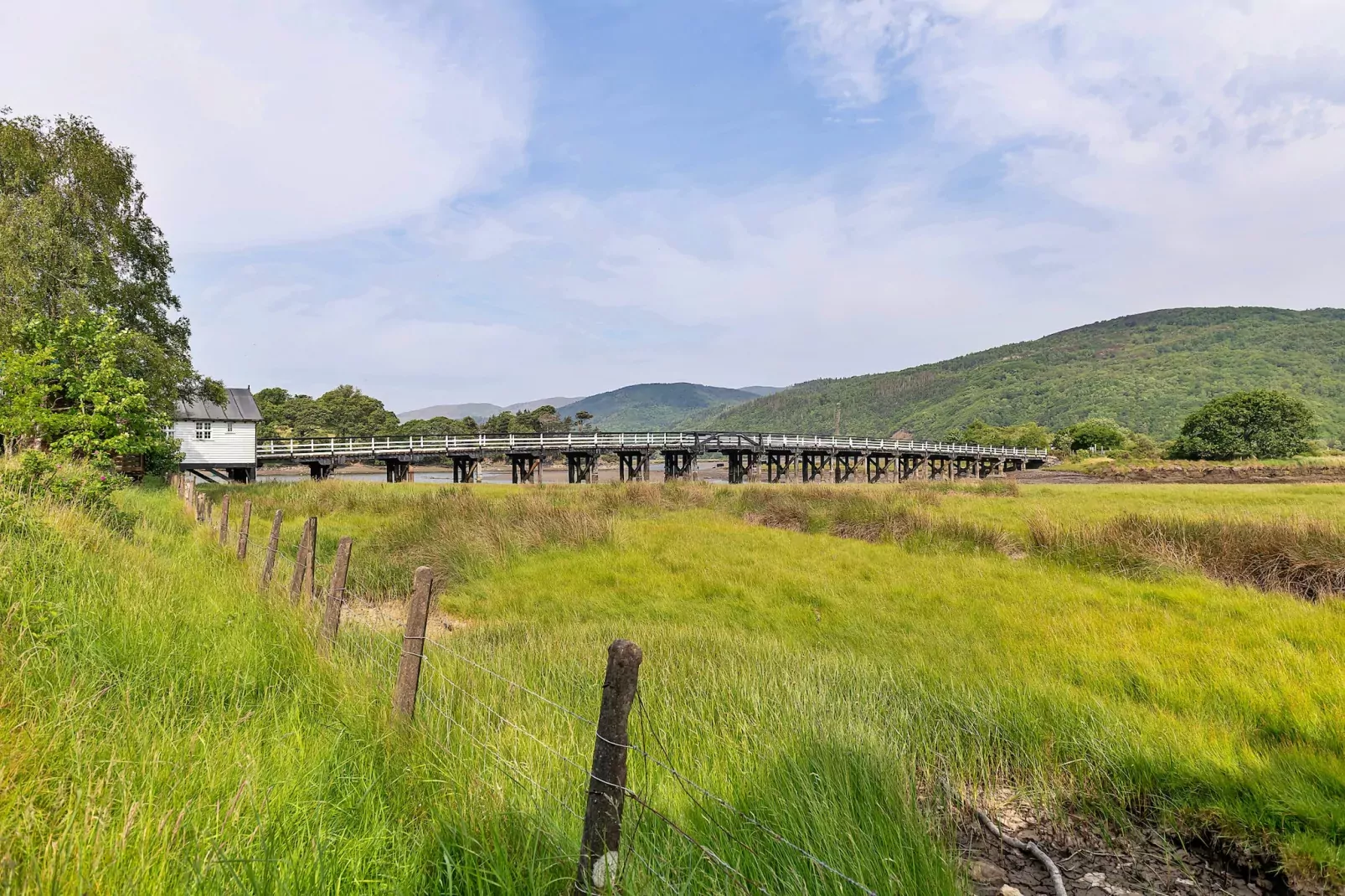 Toll Bridge Cottage-Buitenlucht