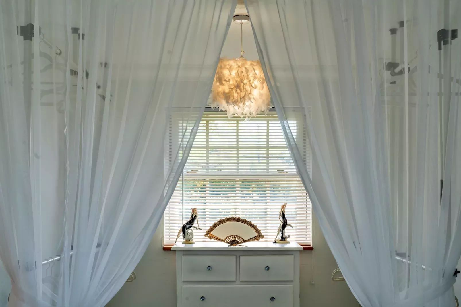 Nicely Tucked Away Cottage-Slaapkamer