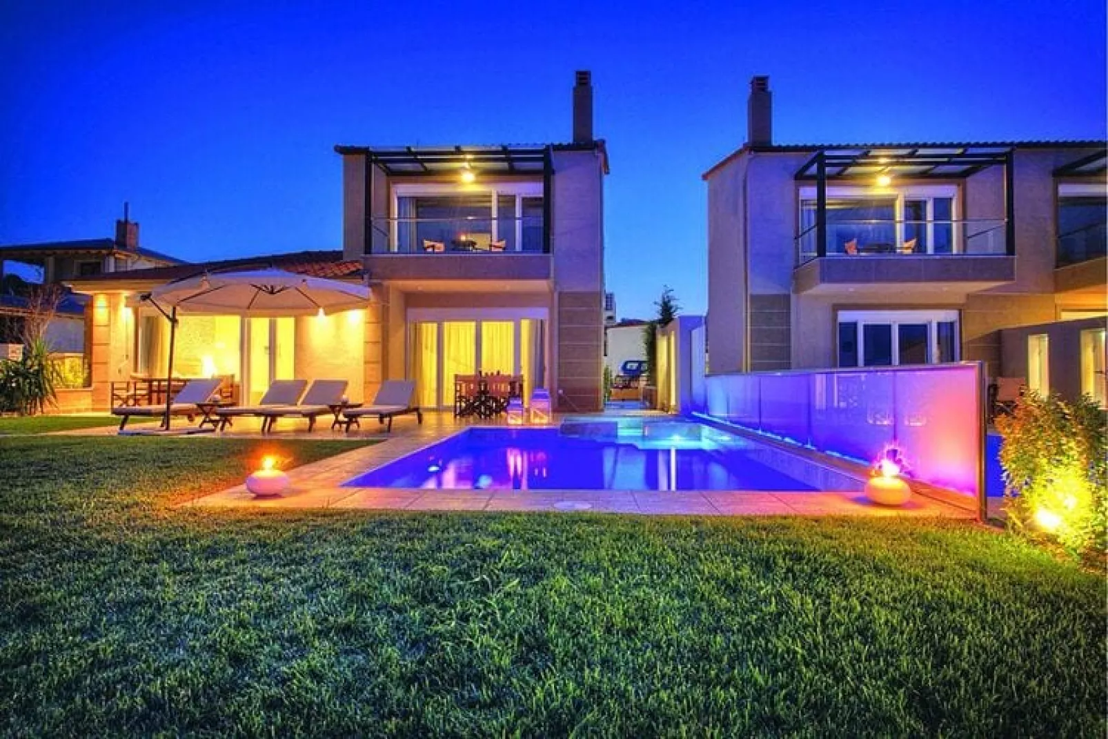 Holiday homes Sunny Villas Resort and SPA Chanioti-No 3 small EXCLUSIVE VILLA 3 BEDROOMS-Buitenkant zomer